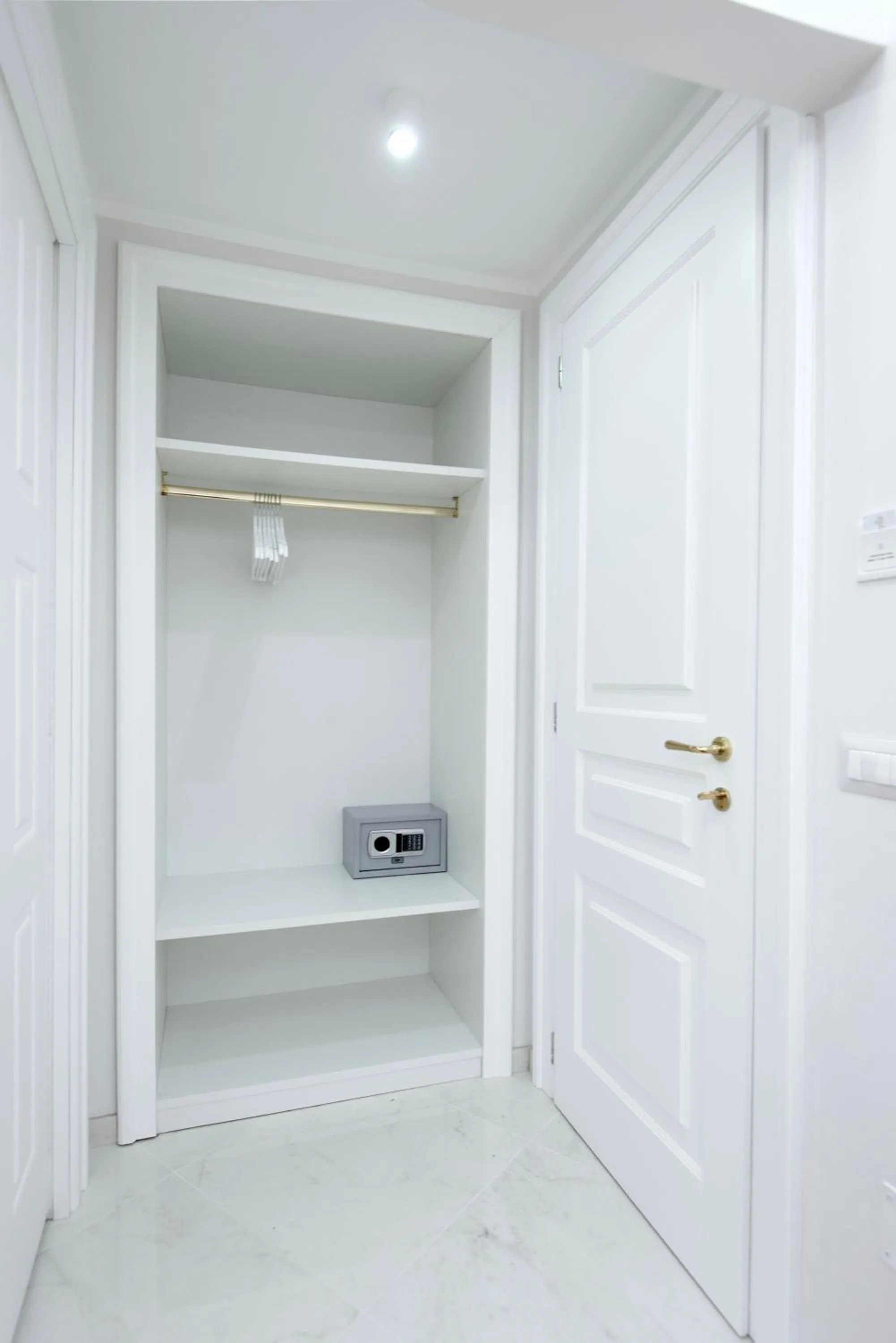 wardrobe in Residenza Borbonica