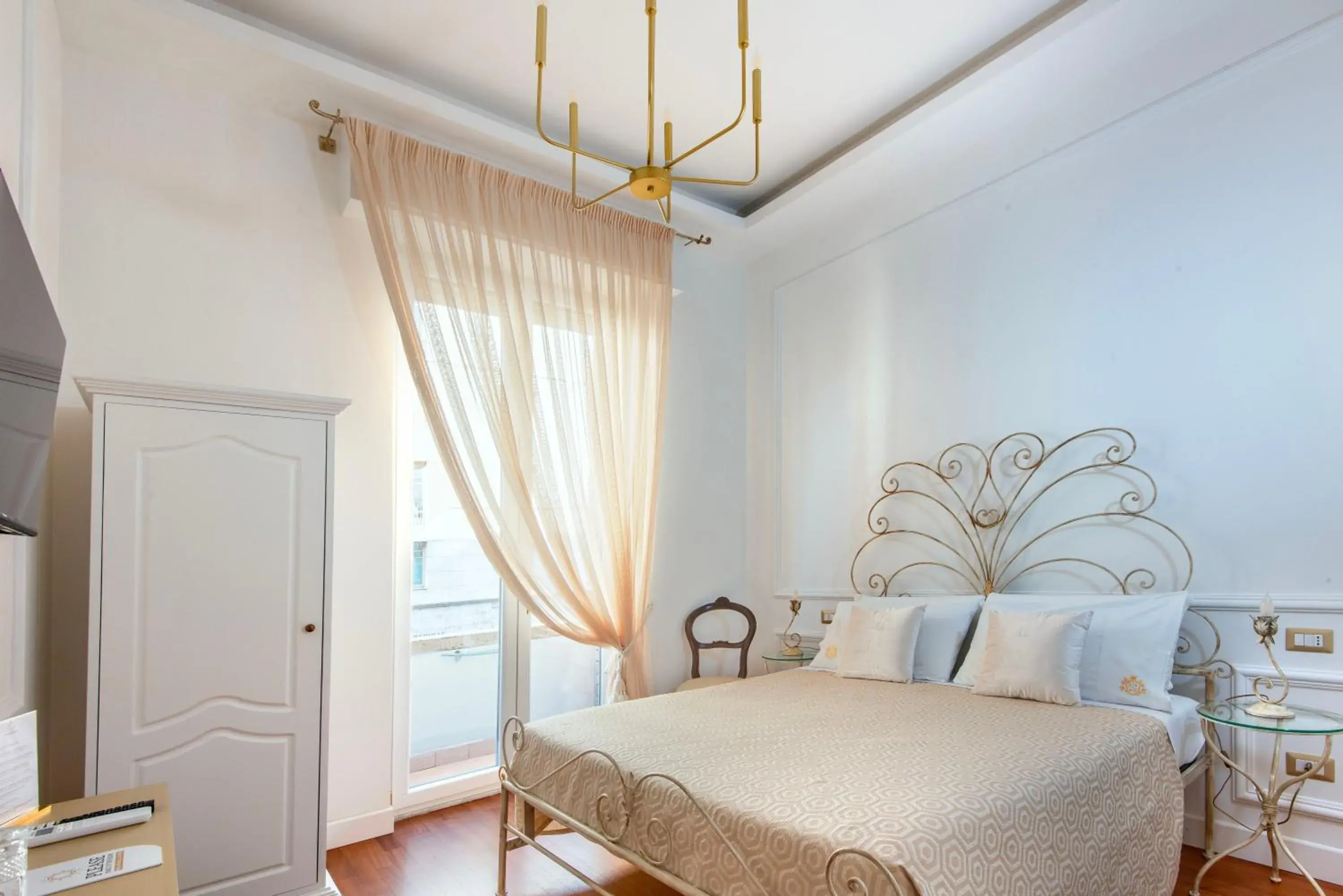 Queen Room with Balcony in Residenza Borbonica Queen Room with Balcony in Residenza Borbonica