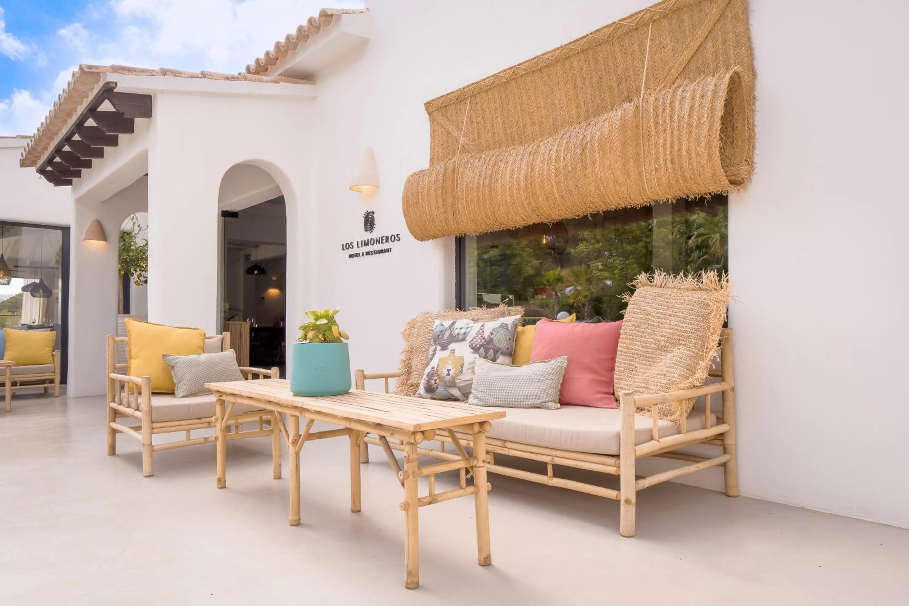 Communal lounge/ TV room in Boutique Hotel Los Limoneros