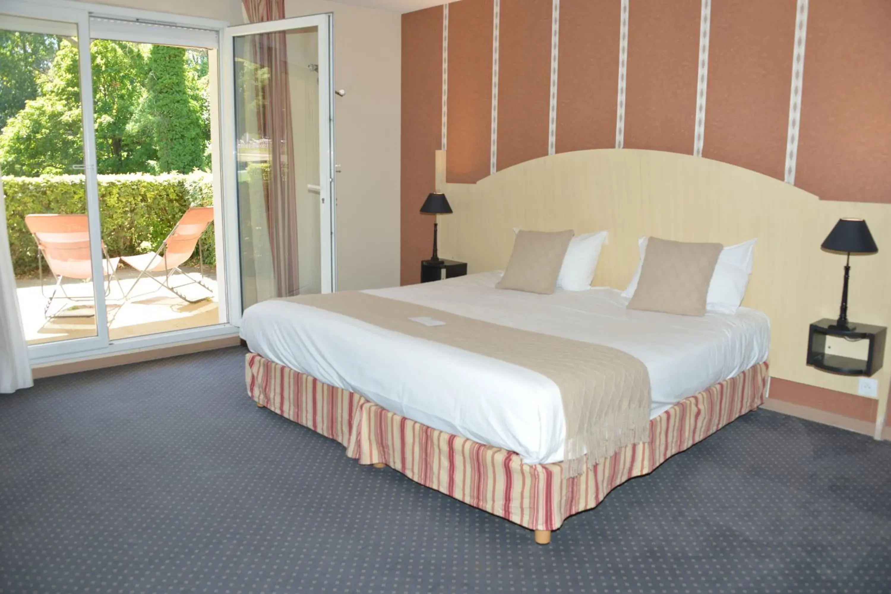 King Room with Sofa Bed in Best Western Golf d'Albon King Room with Sofa Bed in Best Western Golf d'Albon