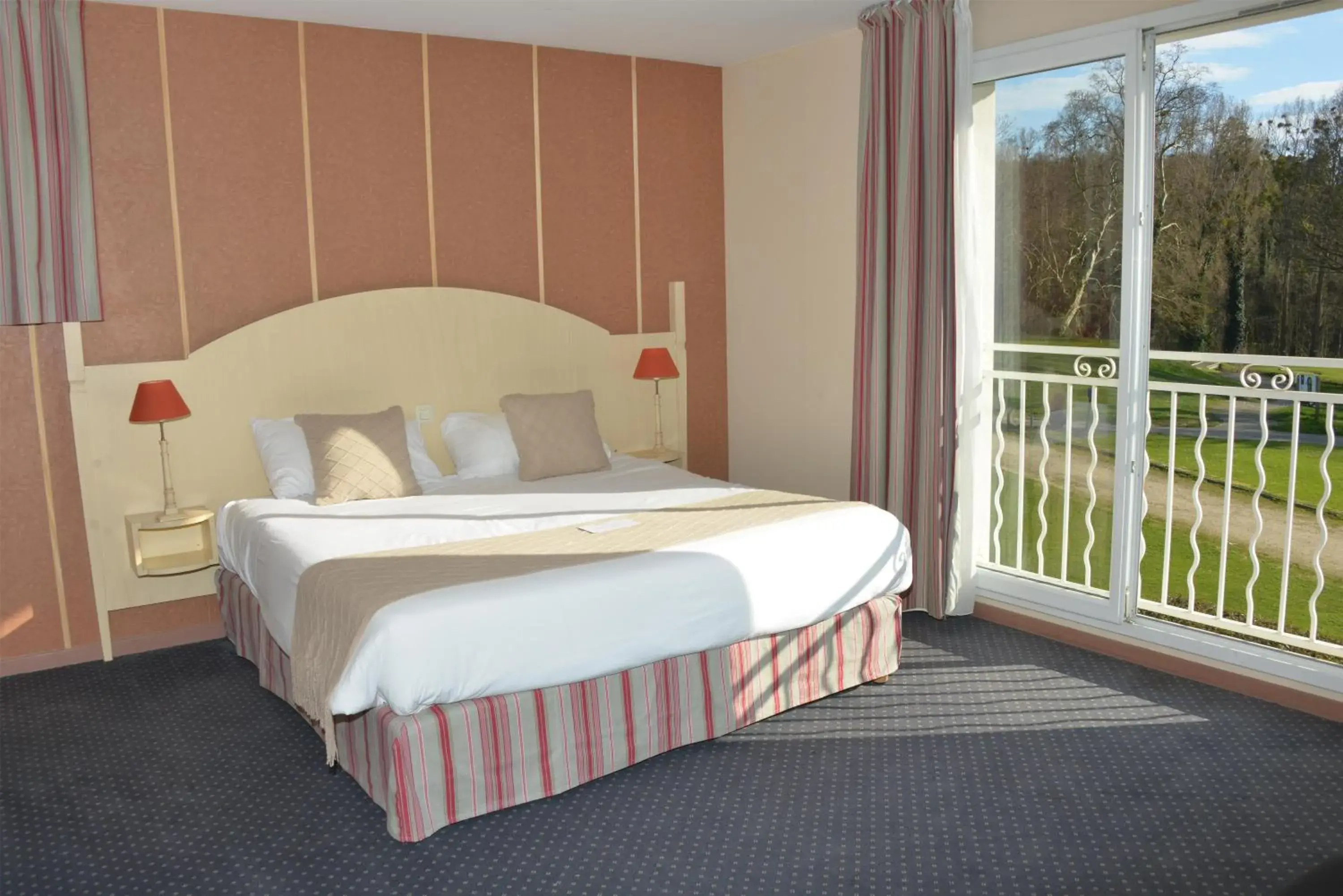 King Room with Sofa Bed in Best Western Golf d'Albon King Room with Sofa Bed in Best Western Golf d'Albon