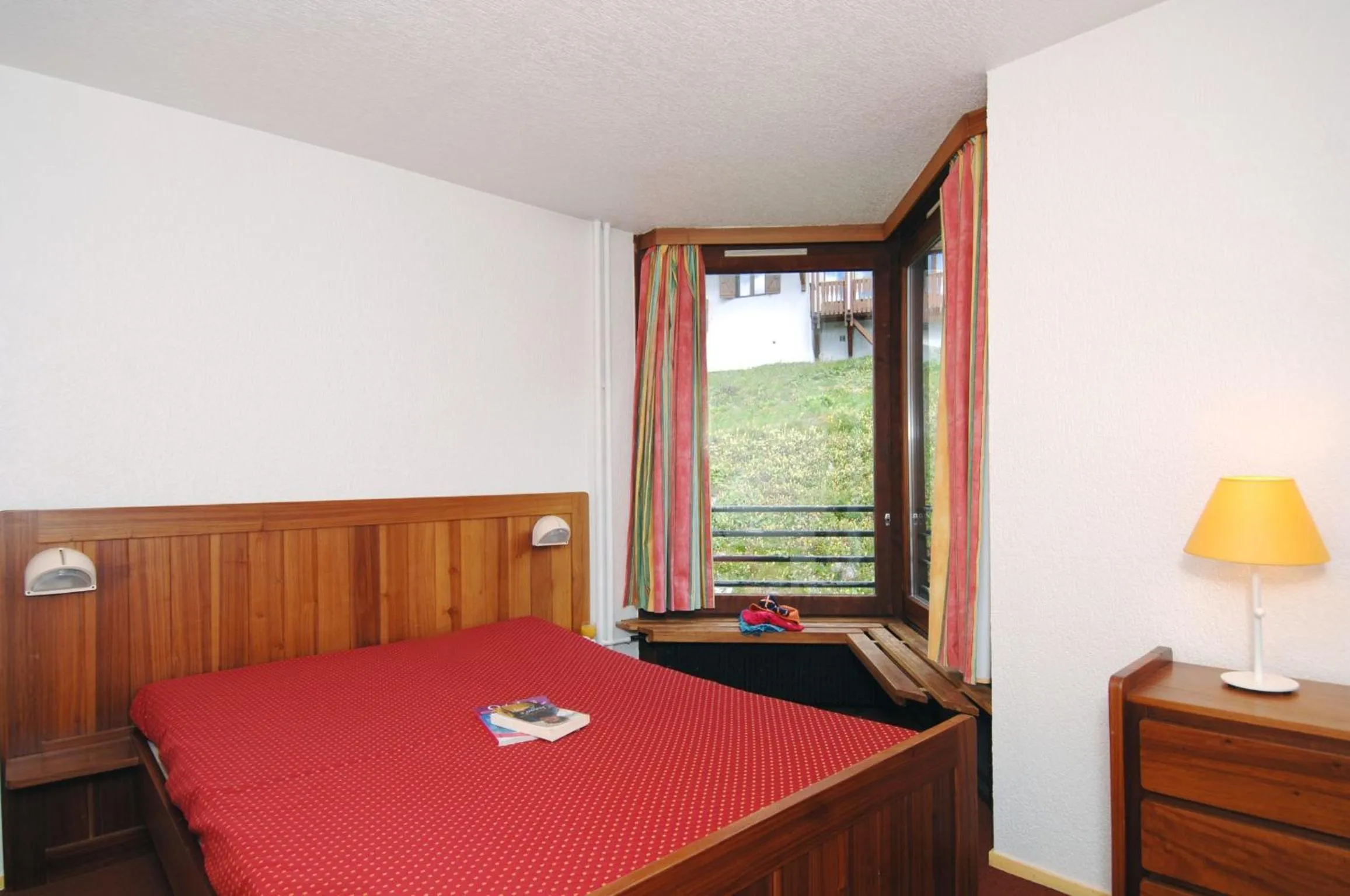 Living room, Bed in Résidence Odalys Tourotel