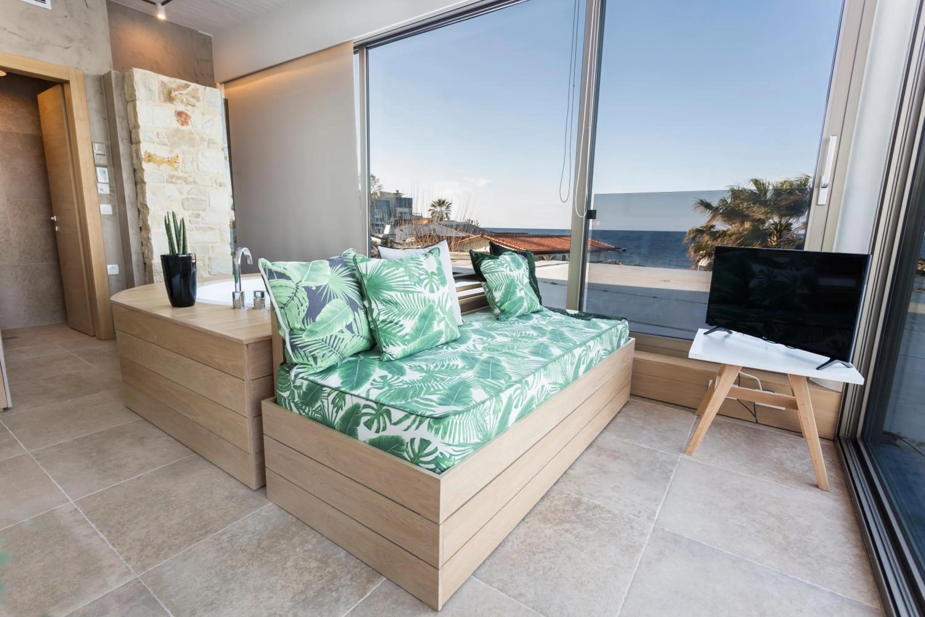 Hot Tub, Bed in Kalamaki Luxury Suites