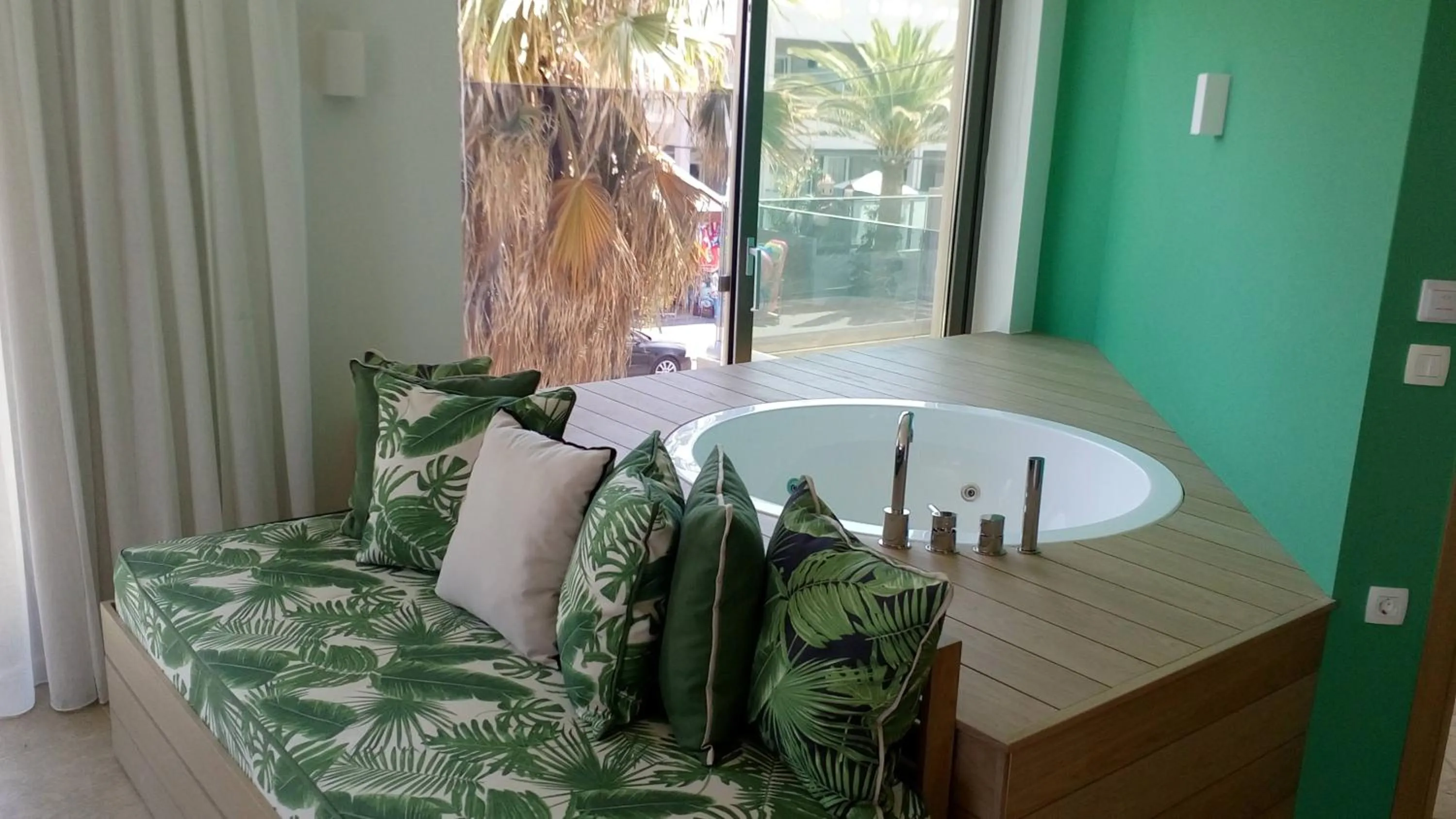 Hot Tub in Kalamaki Luxury Suites