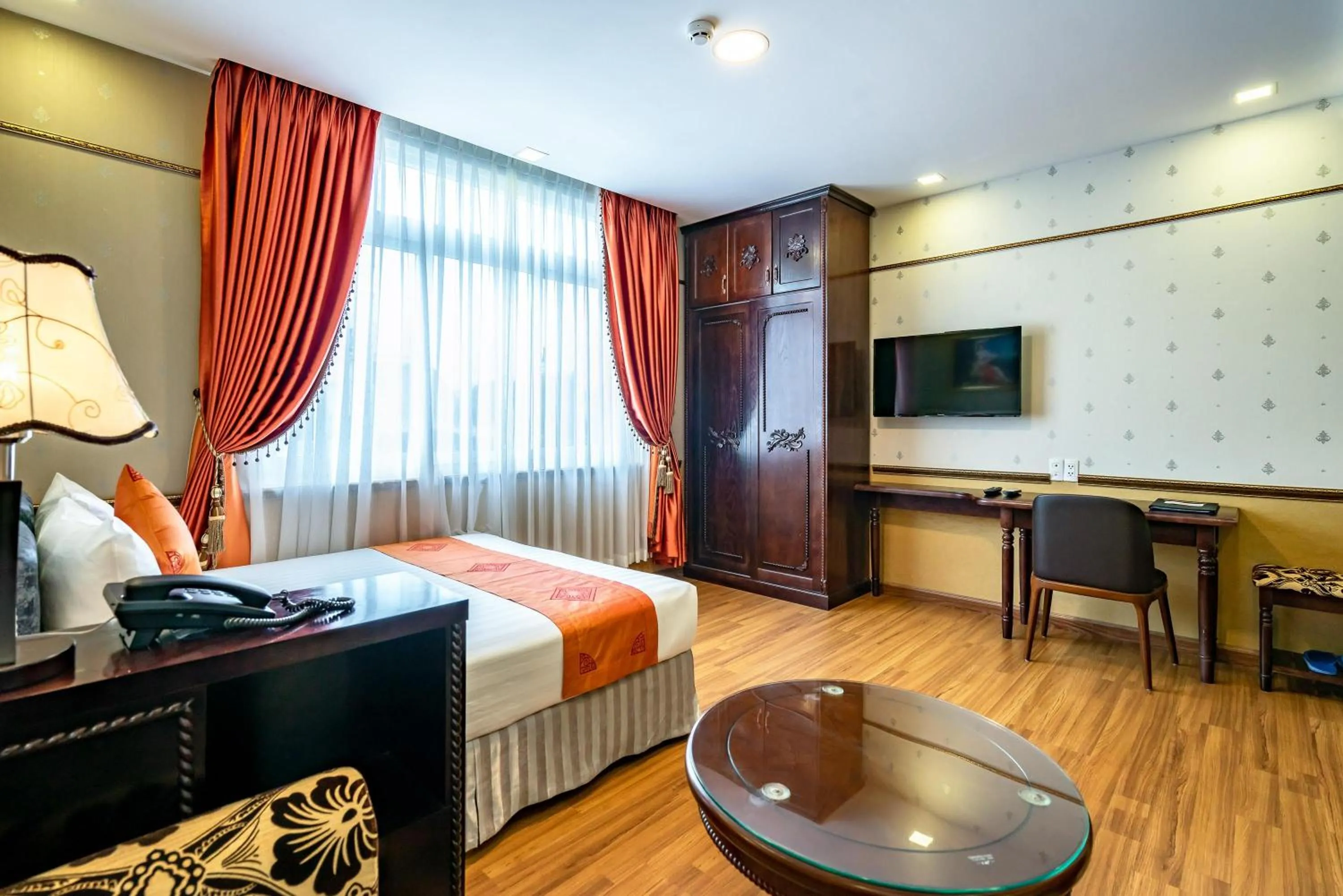 Bedroom, Bed in Collection O Emerald Luxury Apartment - Near SECC