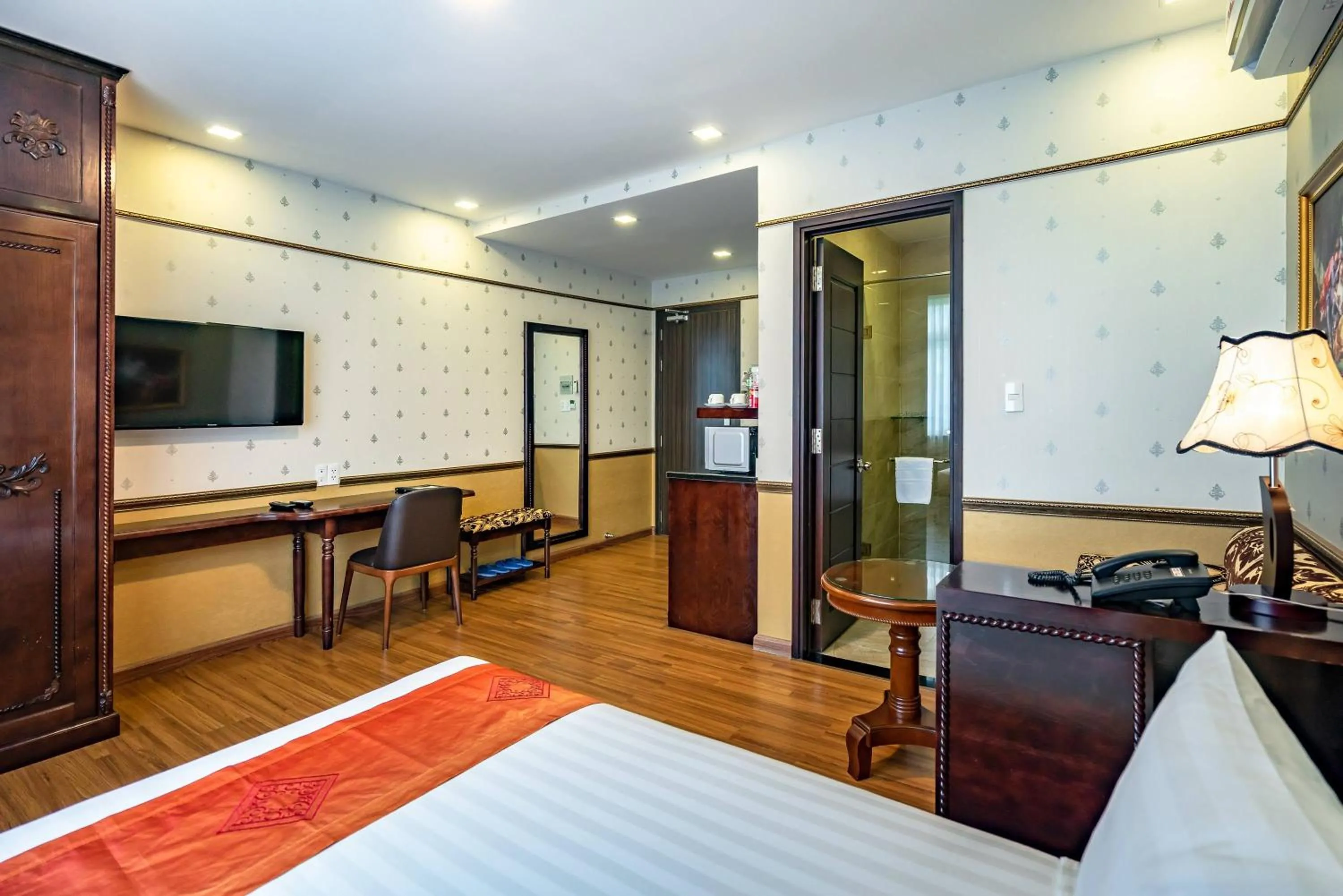 Bedroom, Bed in Collection O Emerald Luxury Apartment - Near SECC