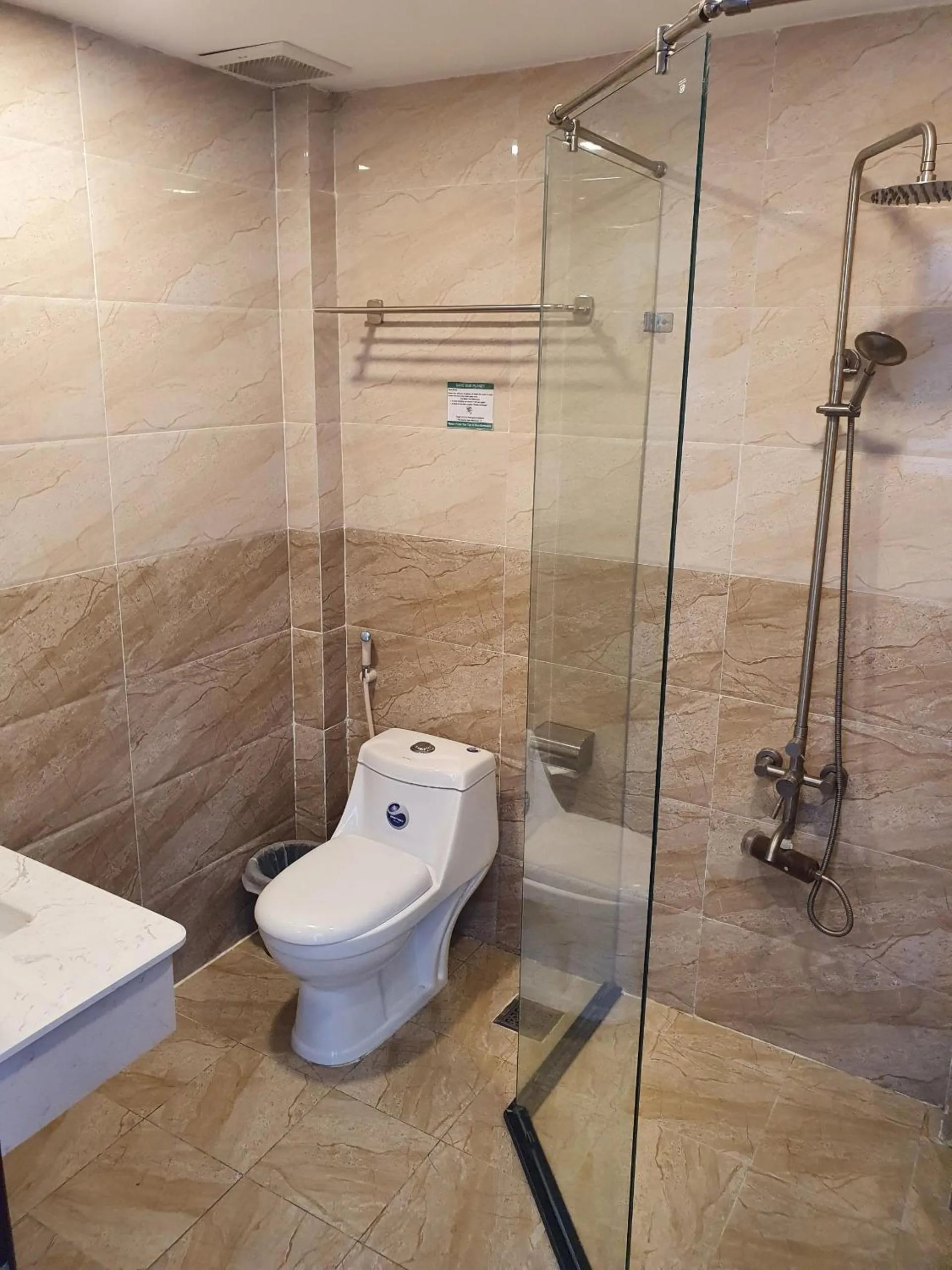 Bathroom in Collection O Emerald Luxury Apartment - Near SECC