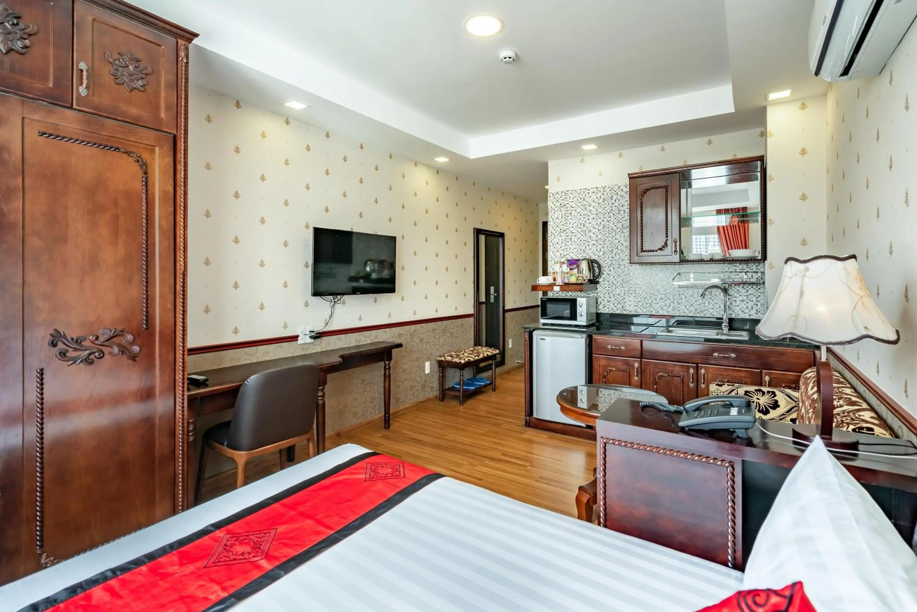 Bedroom, Bed in Collection O Emerald Luxury Apartment - Near SECC