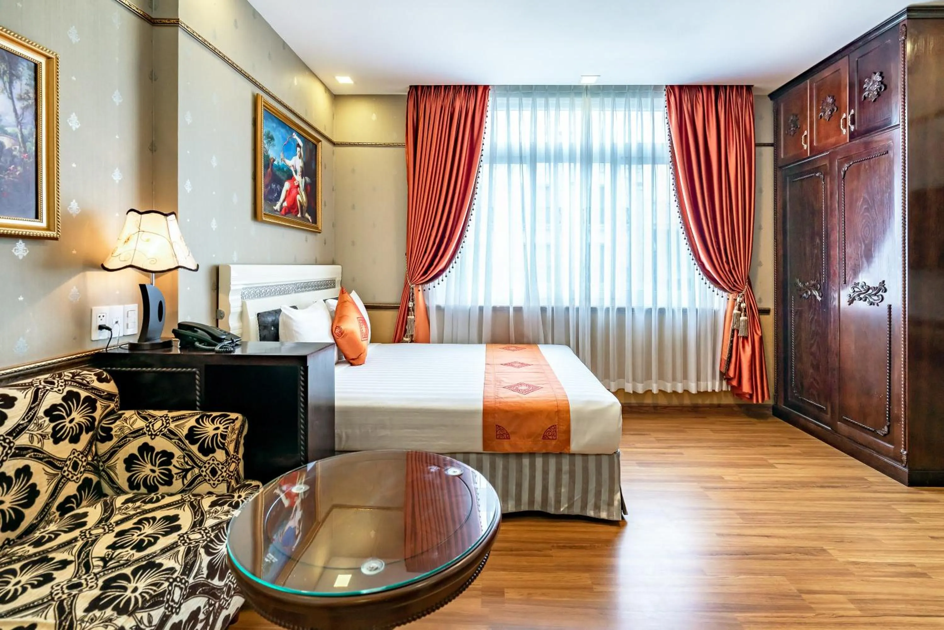 Bedroom, Bed in Collection O Emerald Luxury Apartment - Near SECC