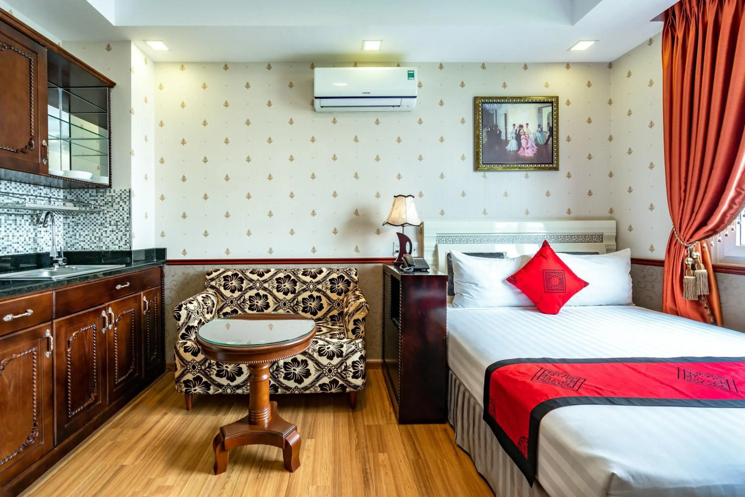 Bedroom, Bed in Collection O Emerald Luxury Apartment - Near SECC