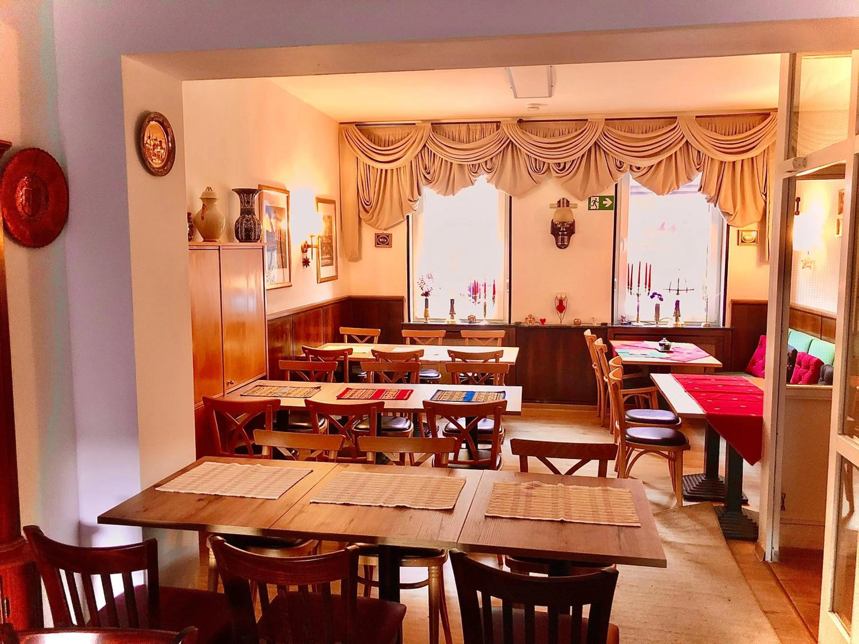 Restaurant/places to eat in Andefu Hotel am Kantpark