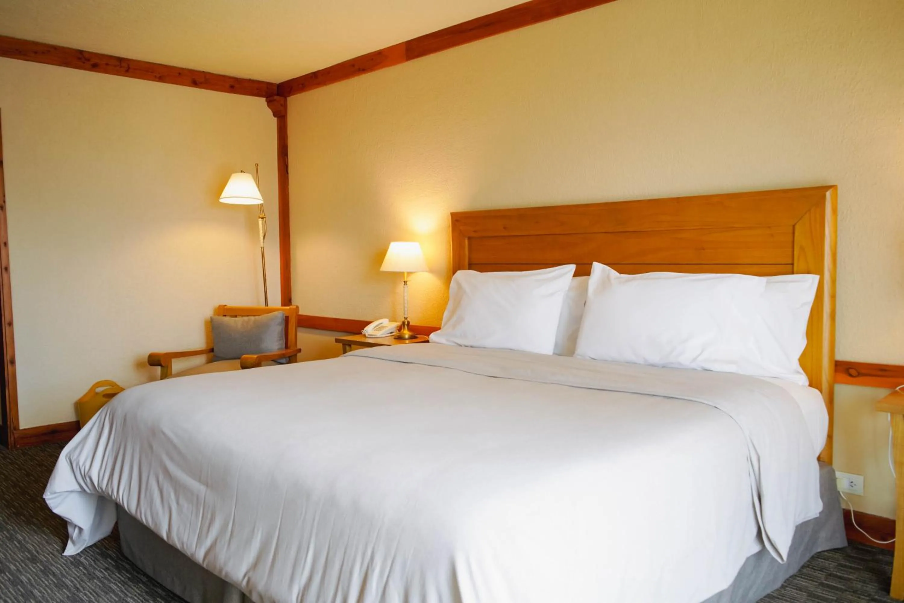 Bedroom, Bed in Mirador del Lago Hotel