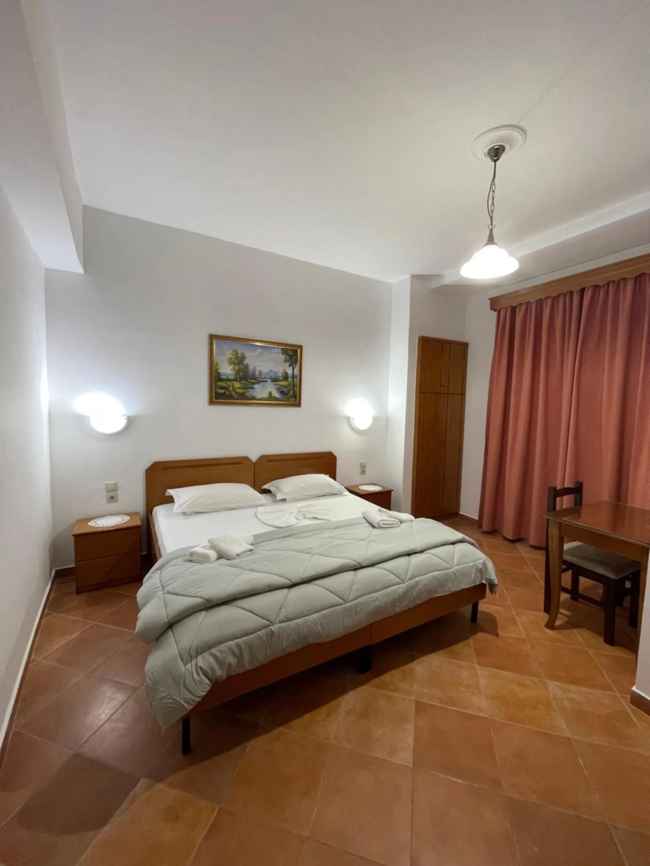 Queen Room with Balcony in Hotel Rai