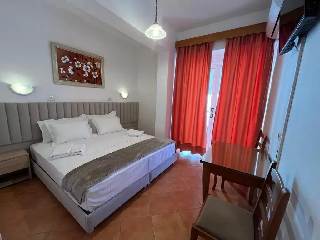 Double Room with Balcony in Hotel Rai Double Room with Balcony in Hotel Rai