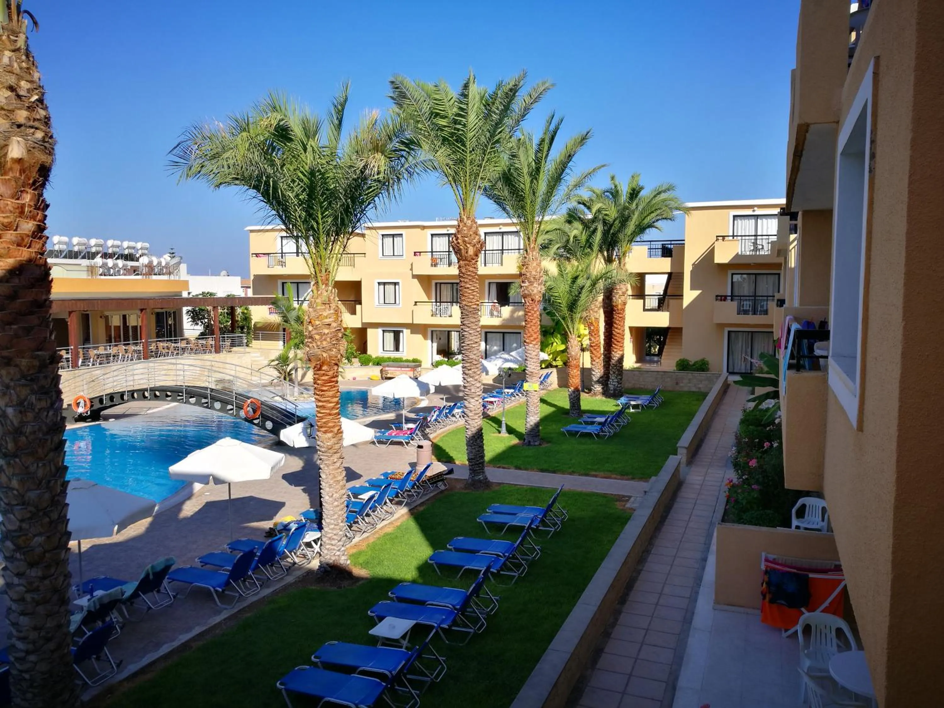 Swimming pool in Pagona Holiday Apartments