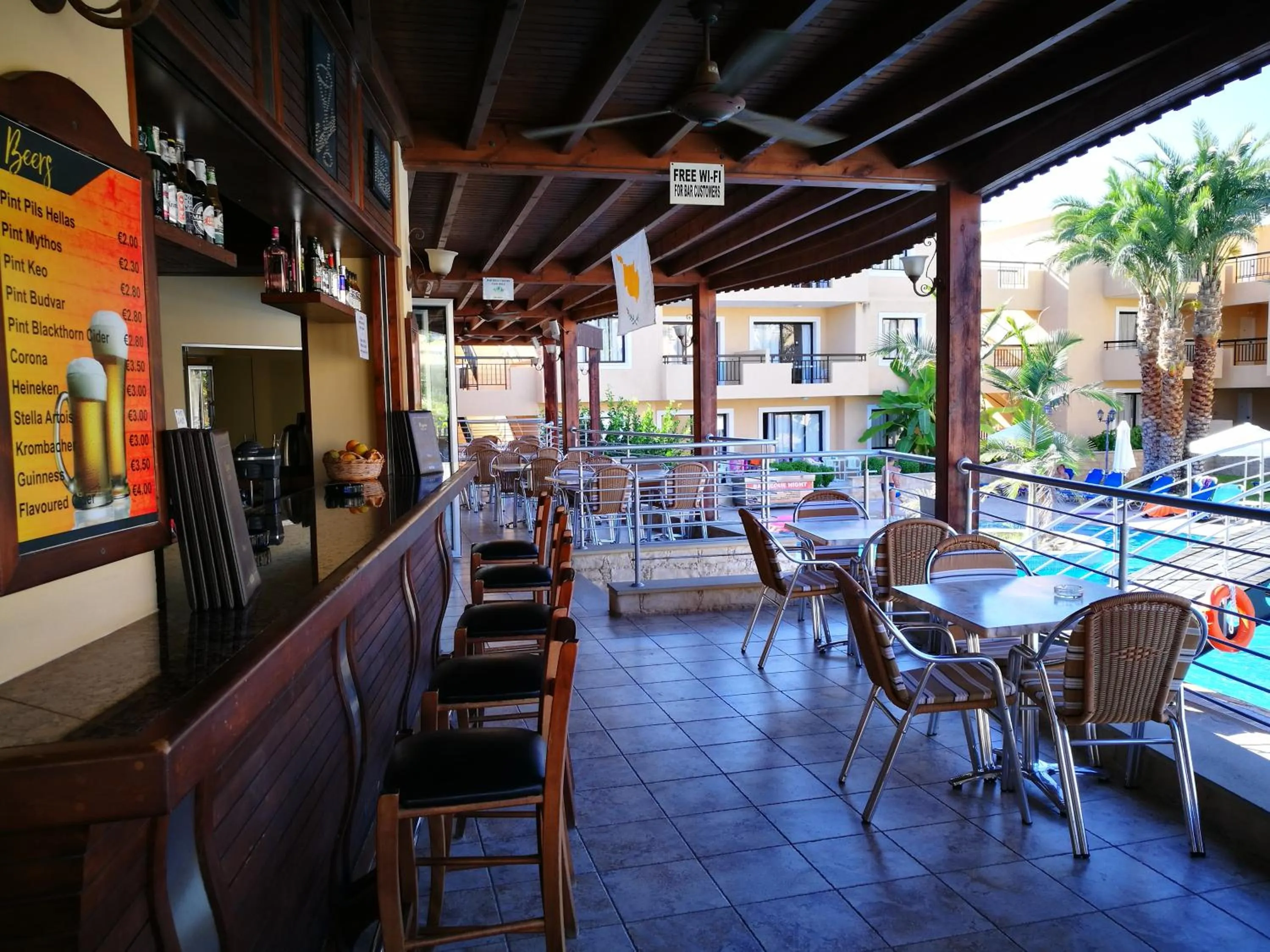Restaurant/places to eat in Pagona Holiday Apartments