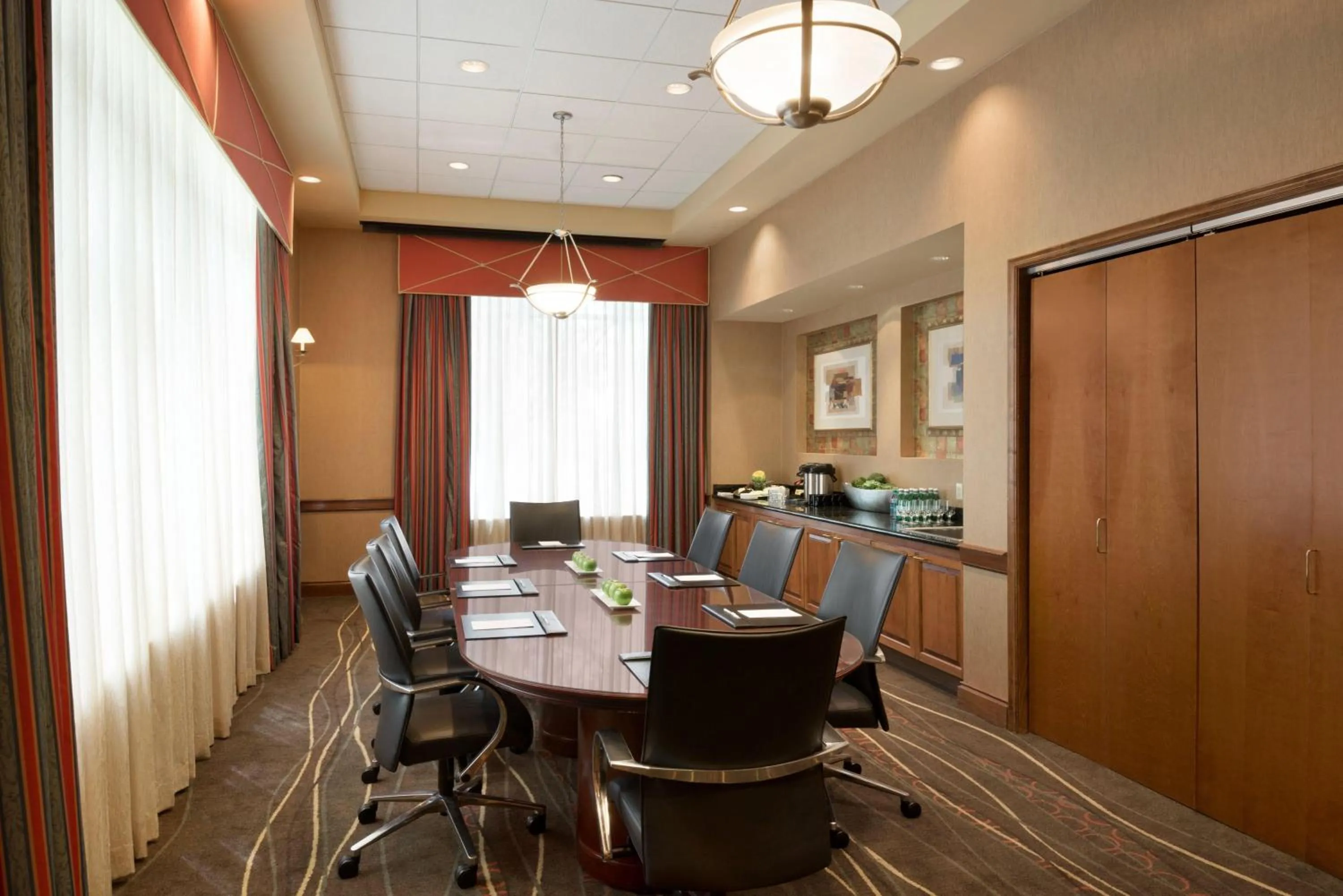 Dining area in Embassy Suites by Hilton Franklin Cool Spring