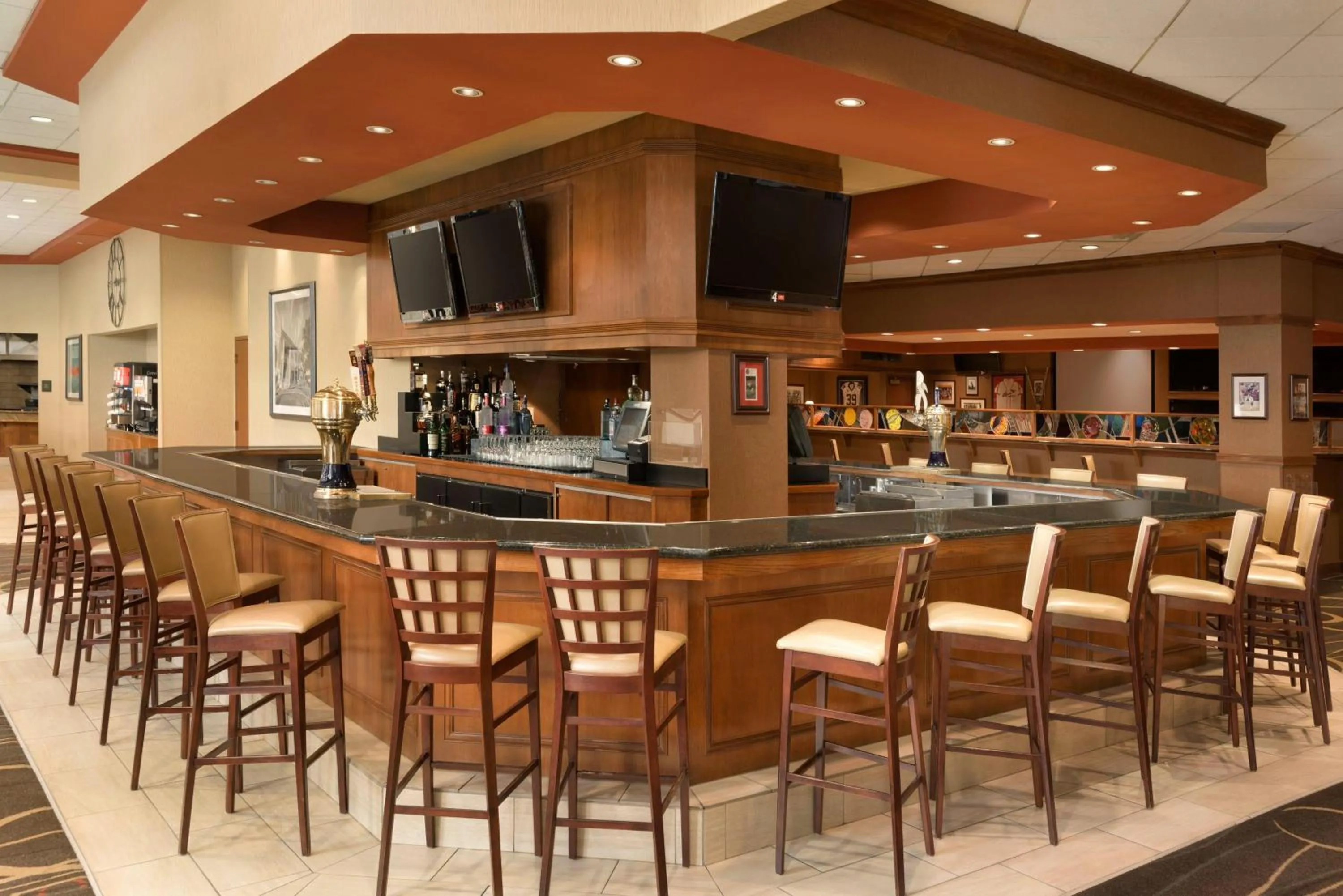 Lounge or bar in Embassy Suites by Hilton Franklin Cool Spring