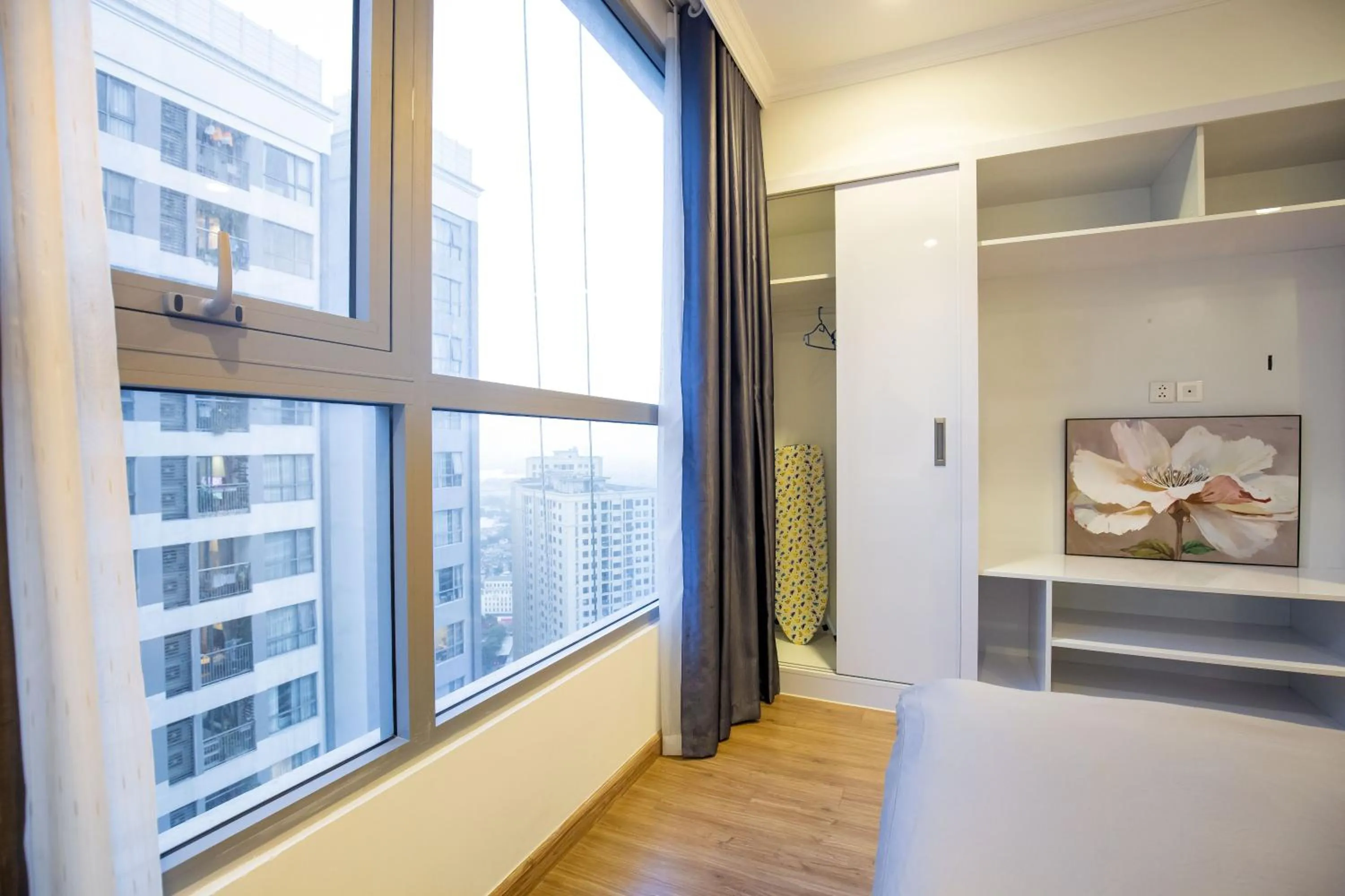 Street view, Bed in Full House Times City