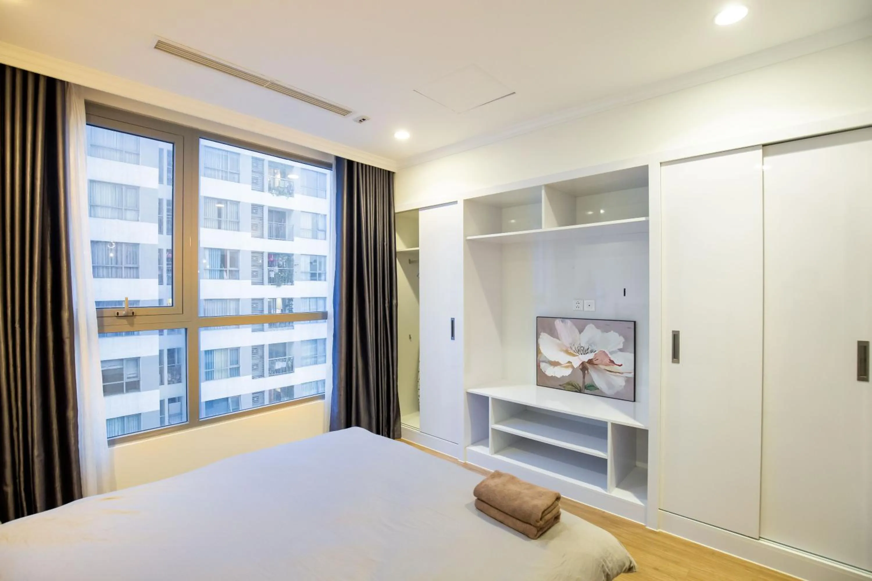 Bed in Full House Times City