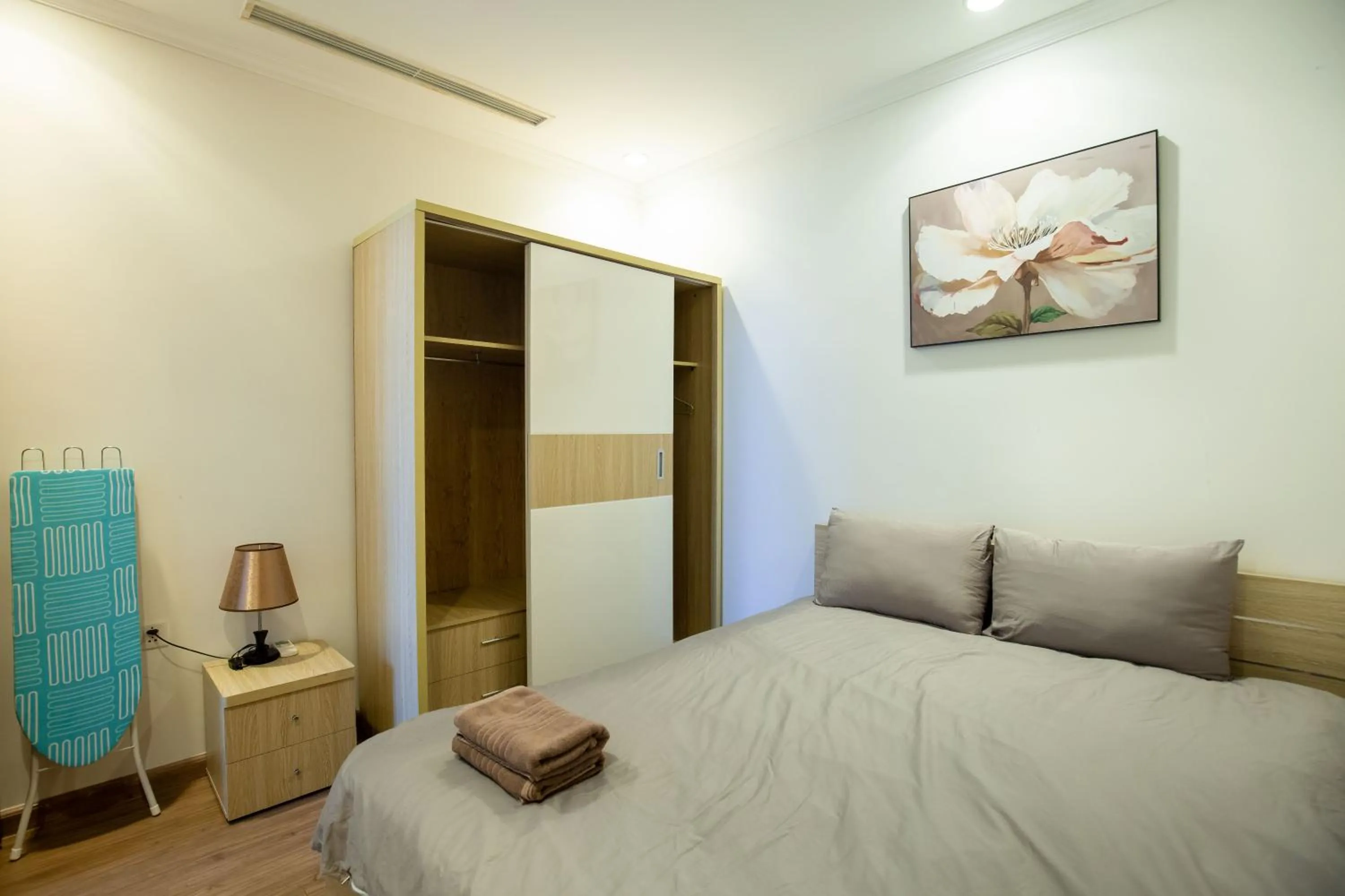 Bed in Full House Times City