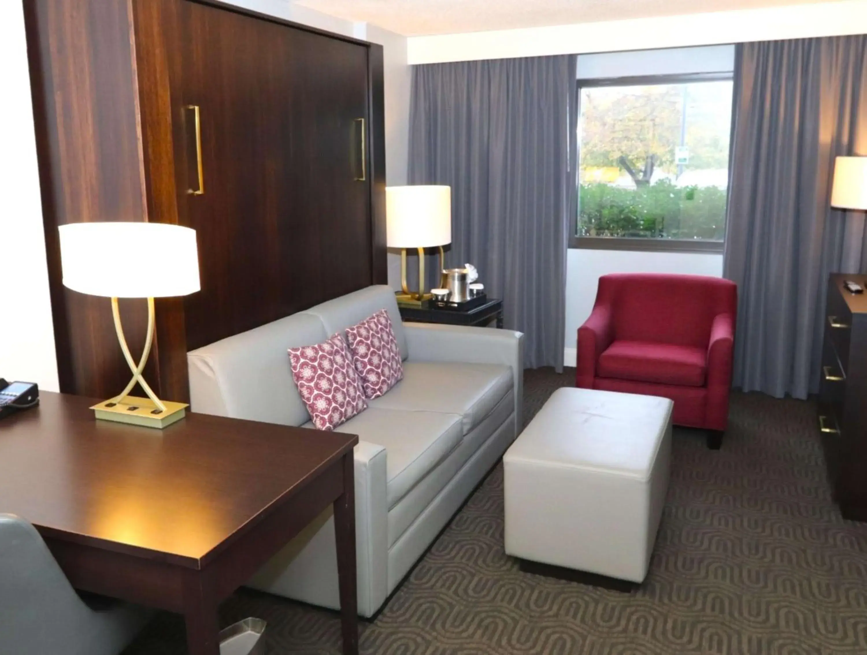 King Suite with Murphy Bed and City View in Hilton Suites Brentwood King Suite with Murphy Bed and City View in Hilton Suites Brentwood