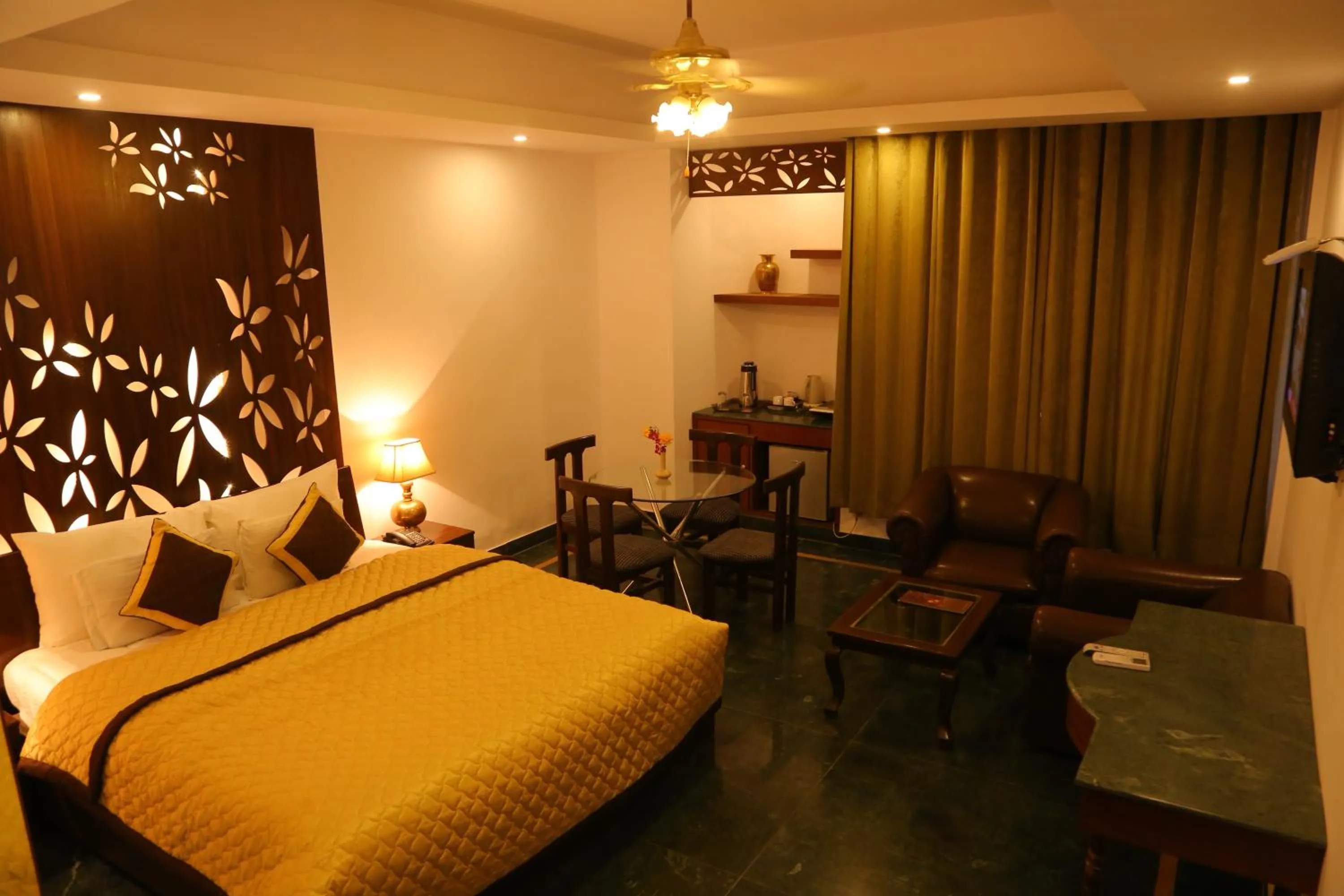 Photo of the whole room, Bed in Magsons Resorts