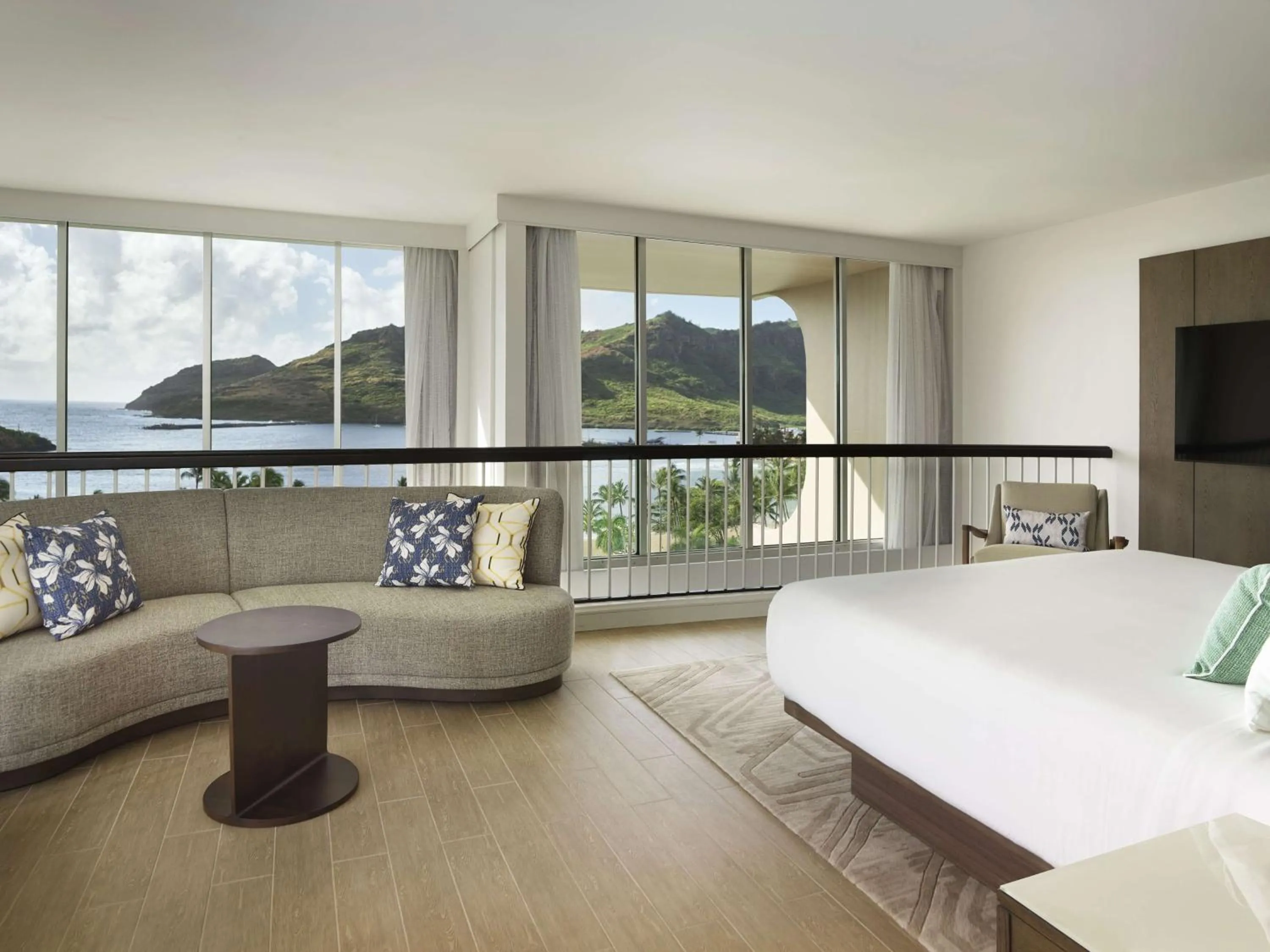 Photo of the whole room, Bed in The Royal Sonesta Kauai Resort Lihue