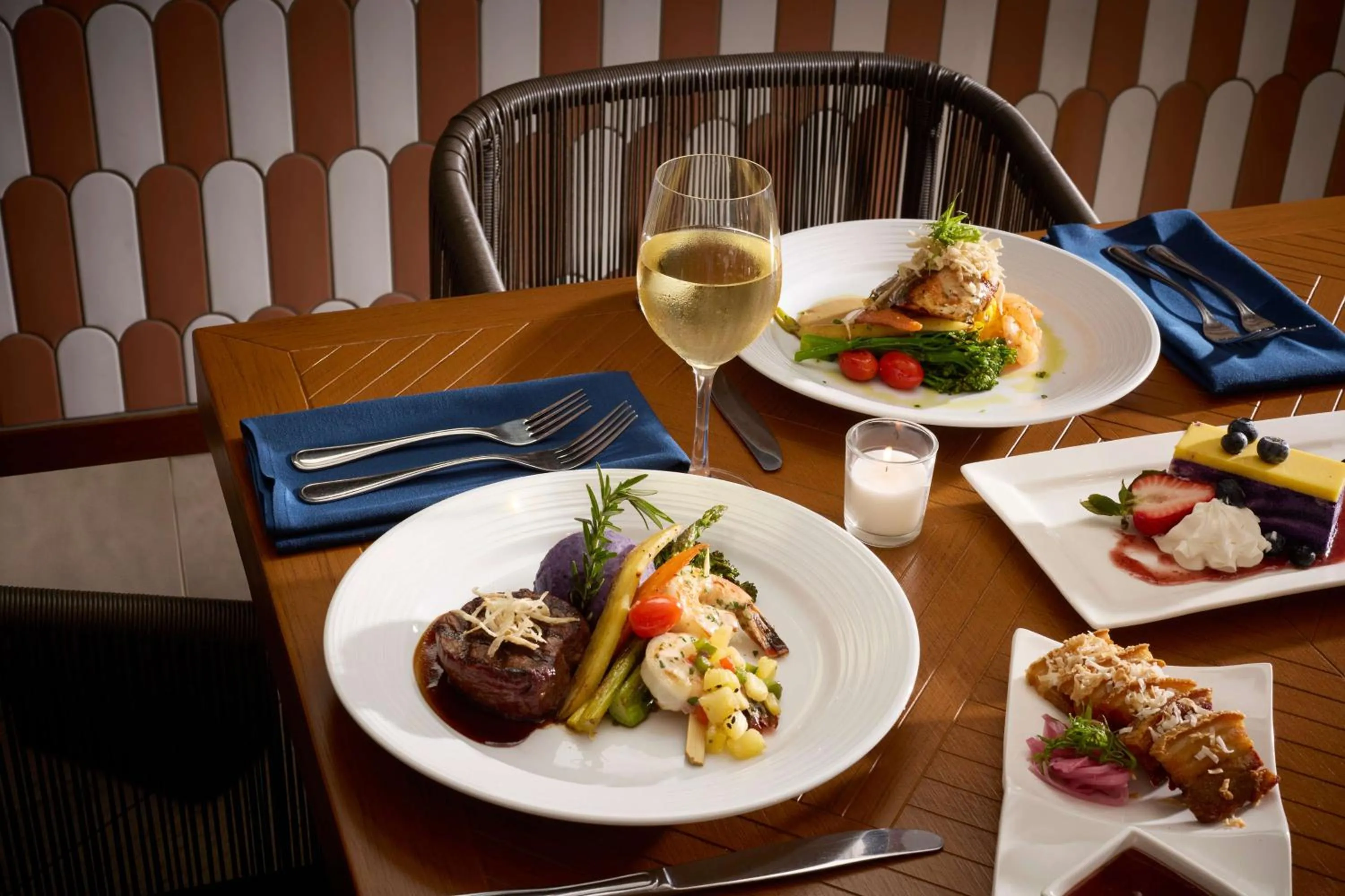 Food and drinks in The Royal Sonesta Kauai Resort Lihue