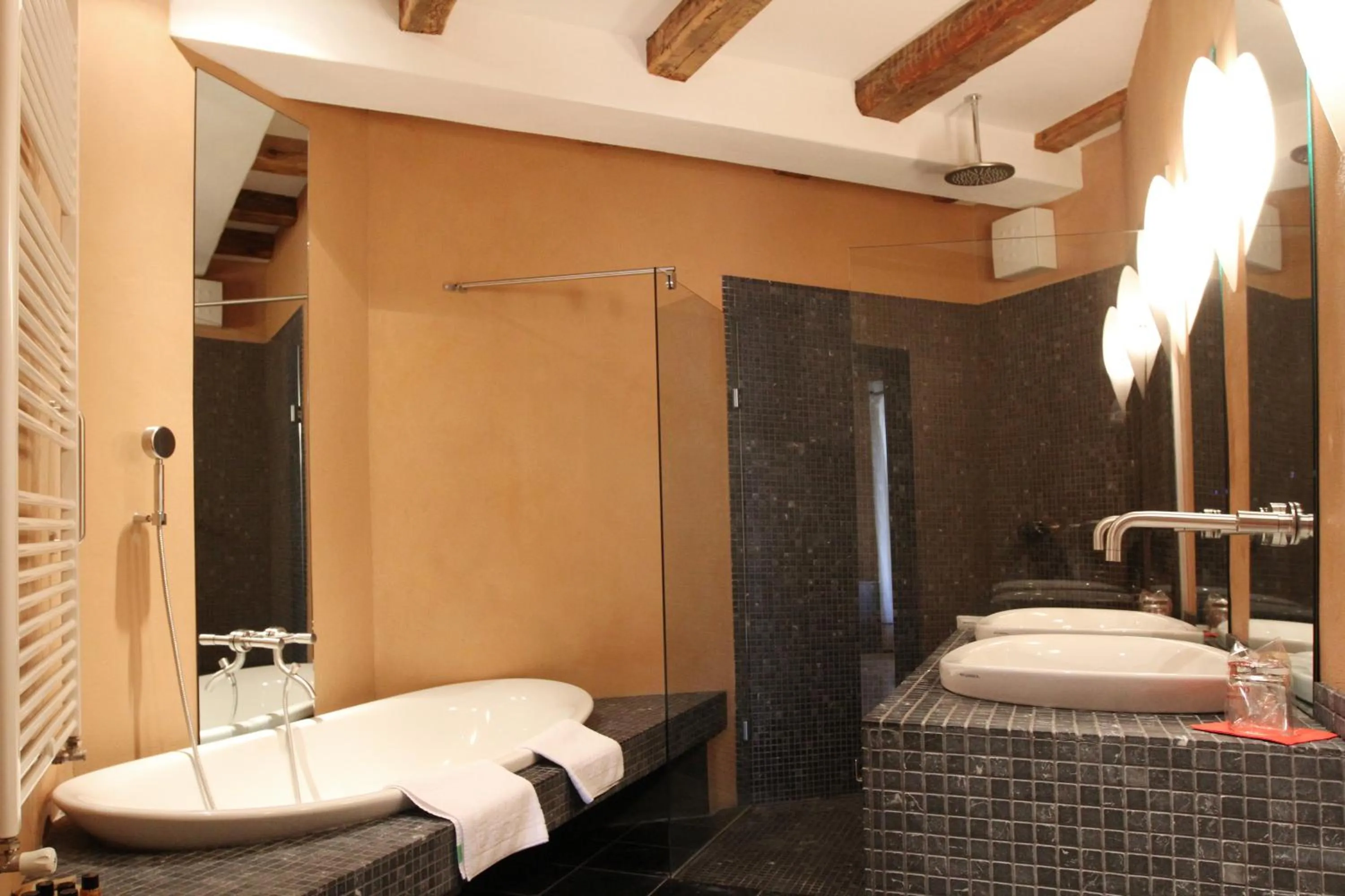 Shower, Bed in Heritage Hotel Kukuriku