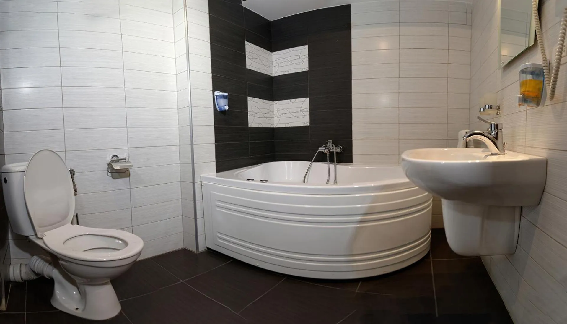 Bathroom in Hotel boutique Garden Resort by Brancoveanu