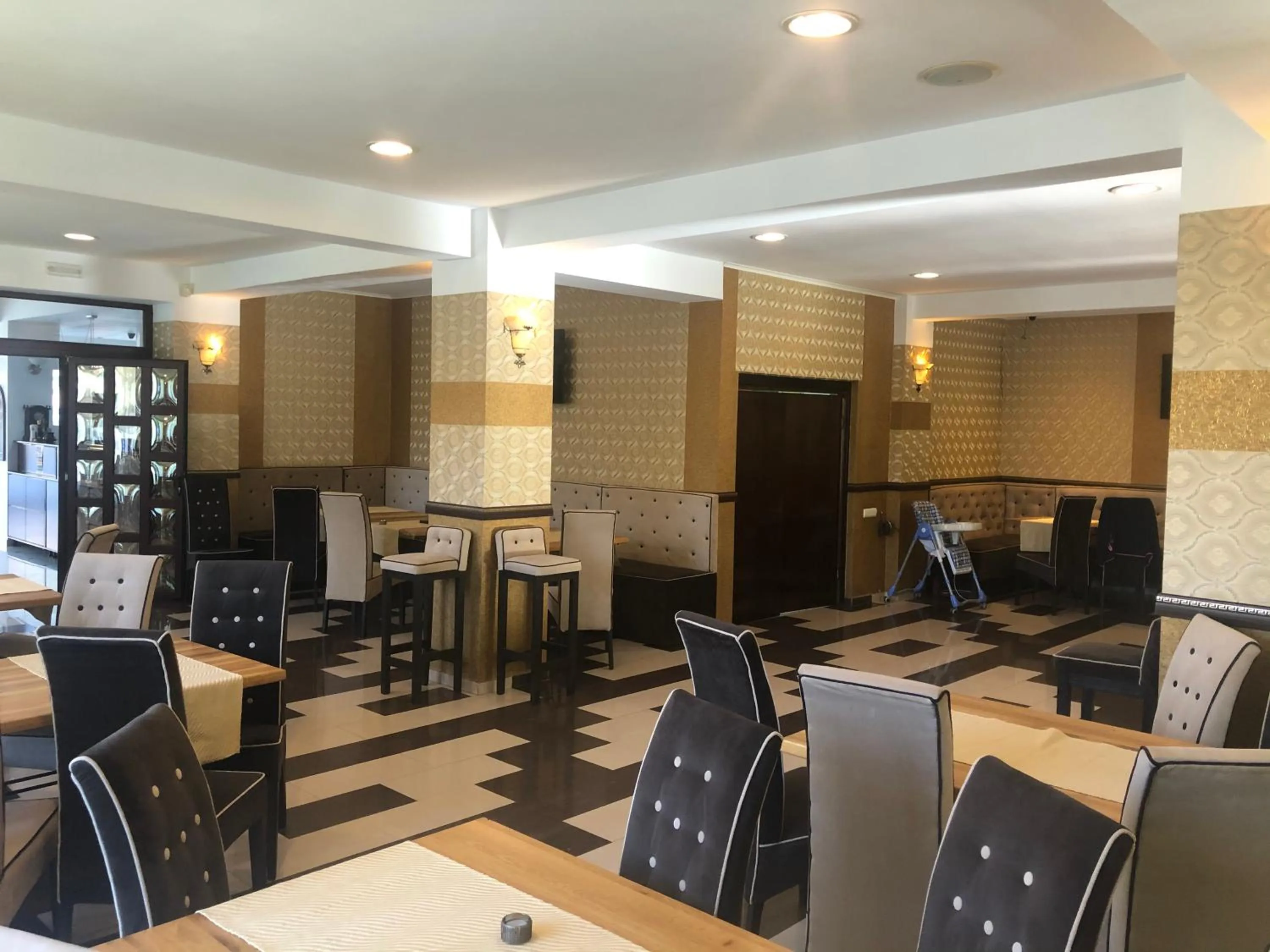 Restaurant/places to eat in Hotel boutique Garden Resort by Brancoveanu