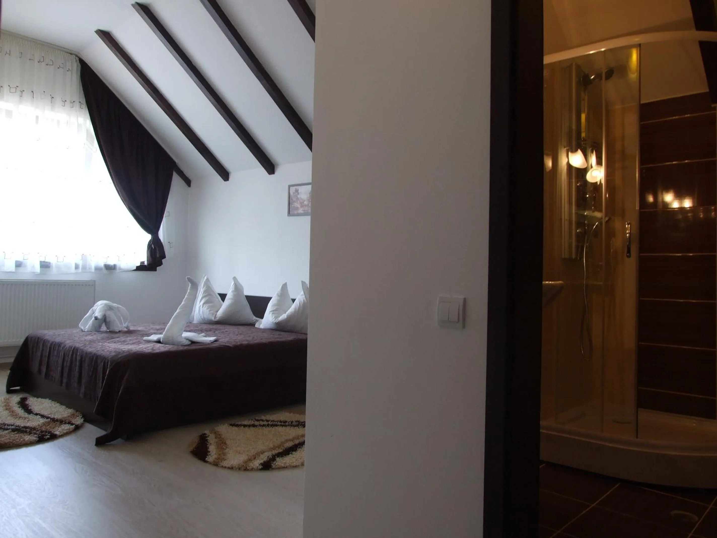 Shower, Bed in Hotel boutique Garden Resort by Brancoveanu