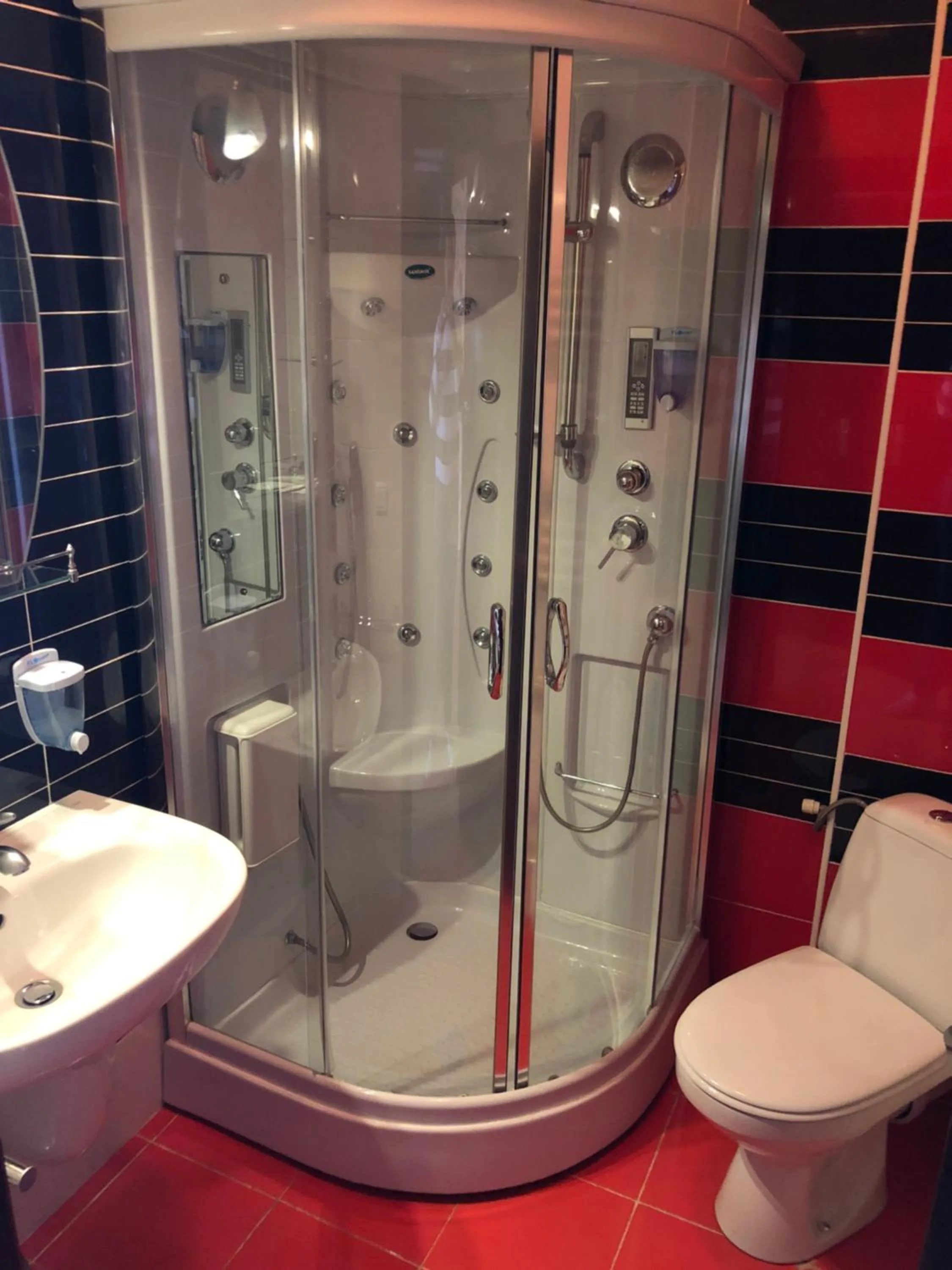 Shower in Hotel boutique Garden Resort by Brancoveanu