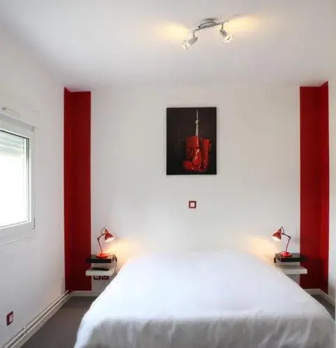 Double Room in Logis Hotel de la Gare Double Room in Logis Hotel de la Gare