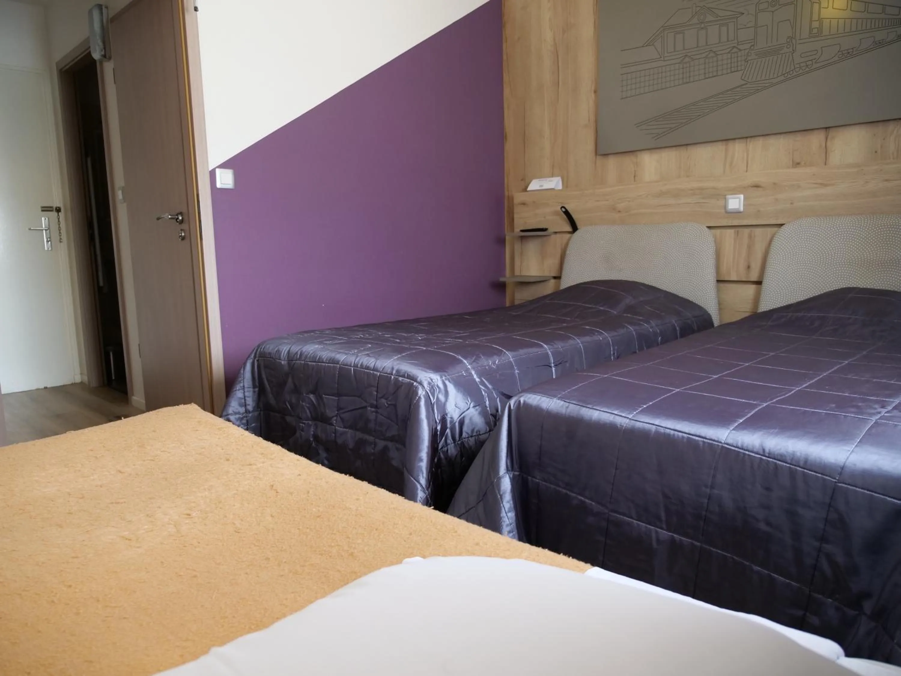 Bed in Logis Hotel de la Gare