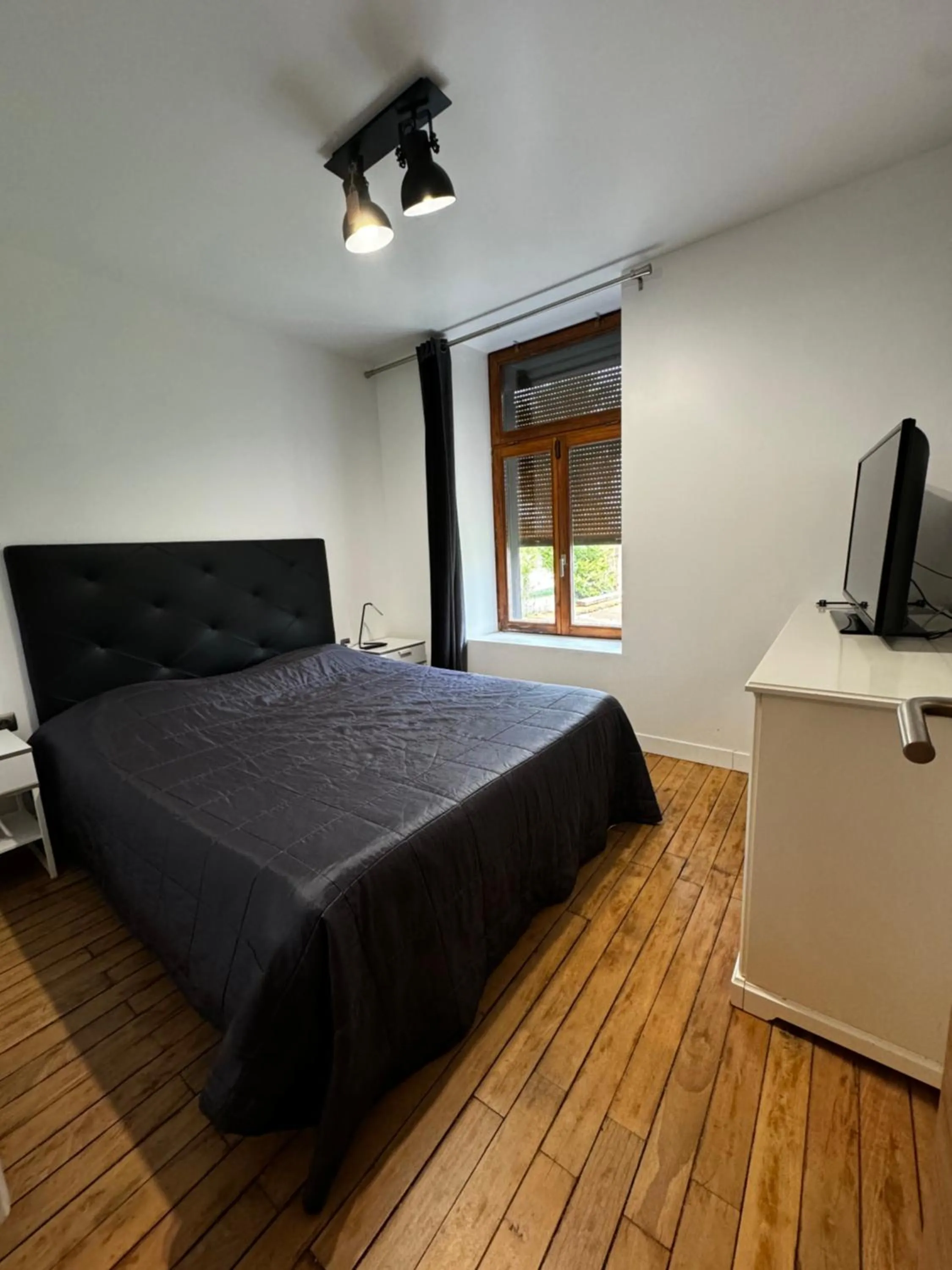 Bed in Logis Hotel de la Gare