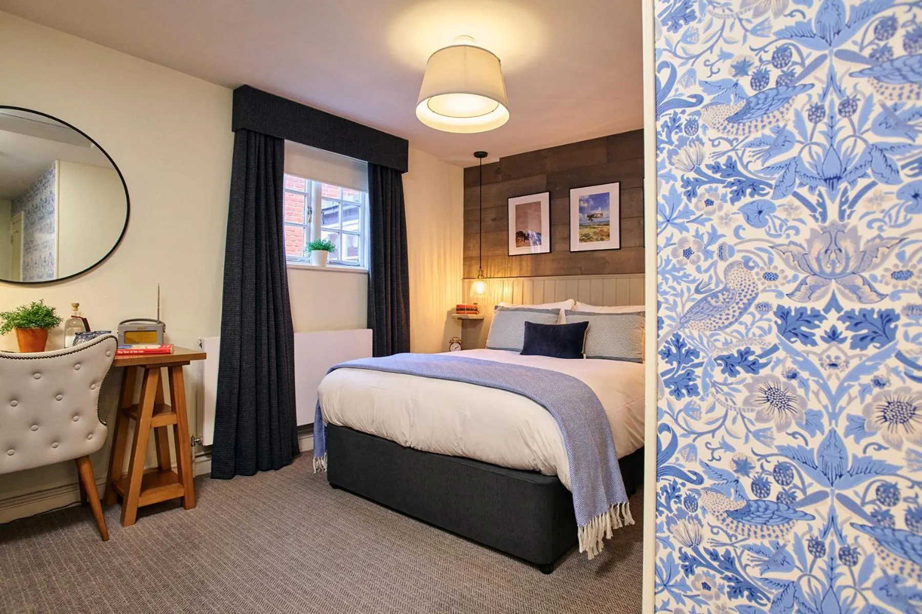 Bedroom, Bed in The Red Lion