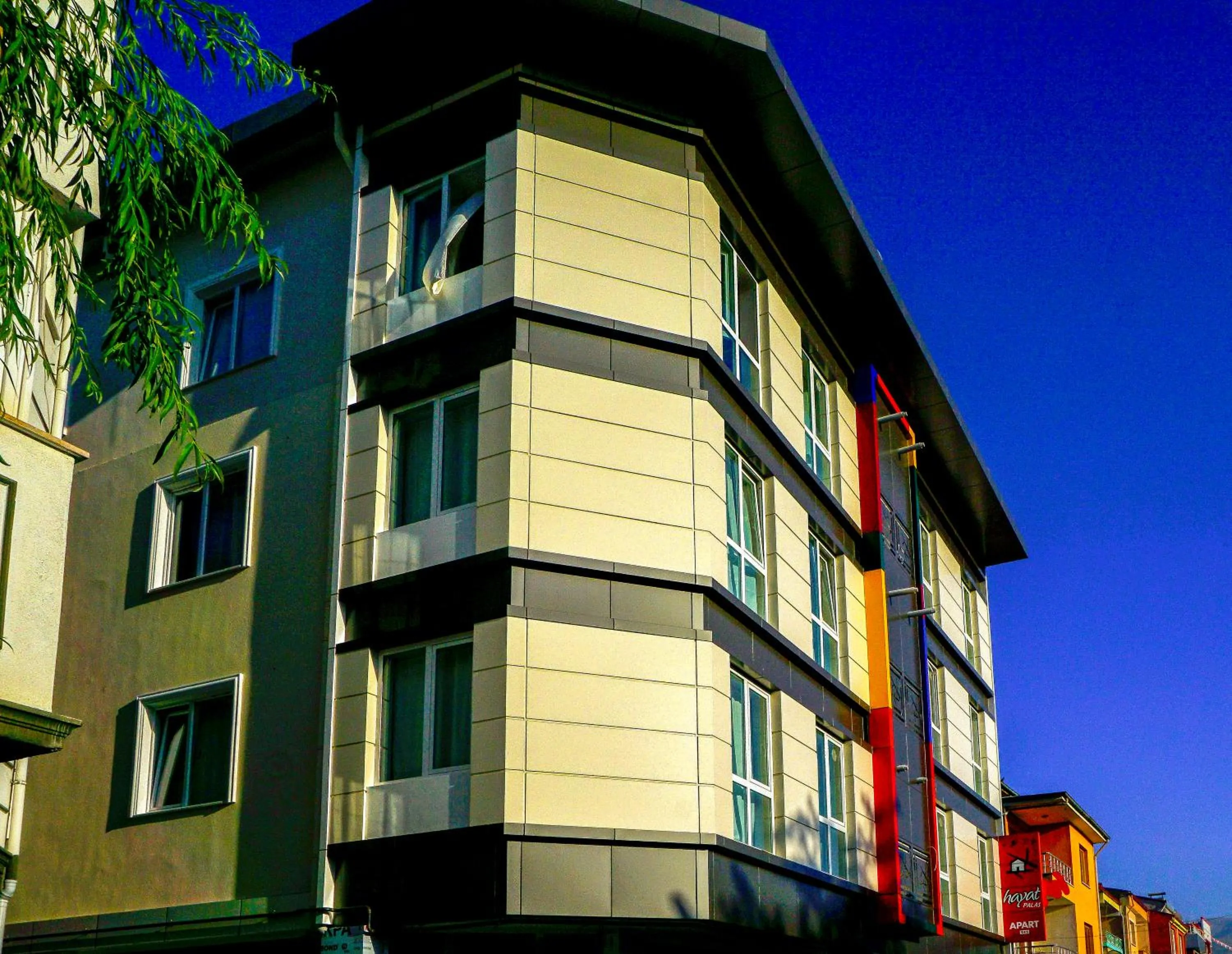 Facade/entrance in Hayat Palas