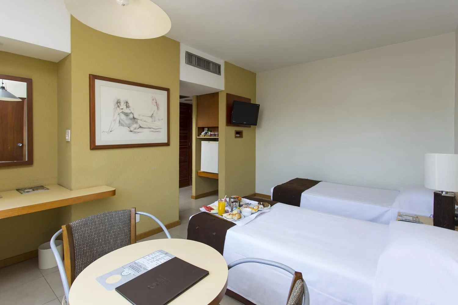 Bedroom, Bed in Black Stream Hotel