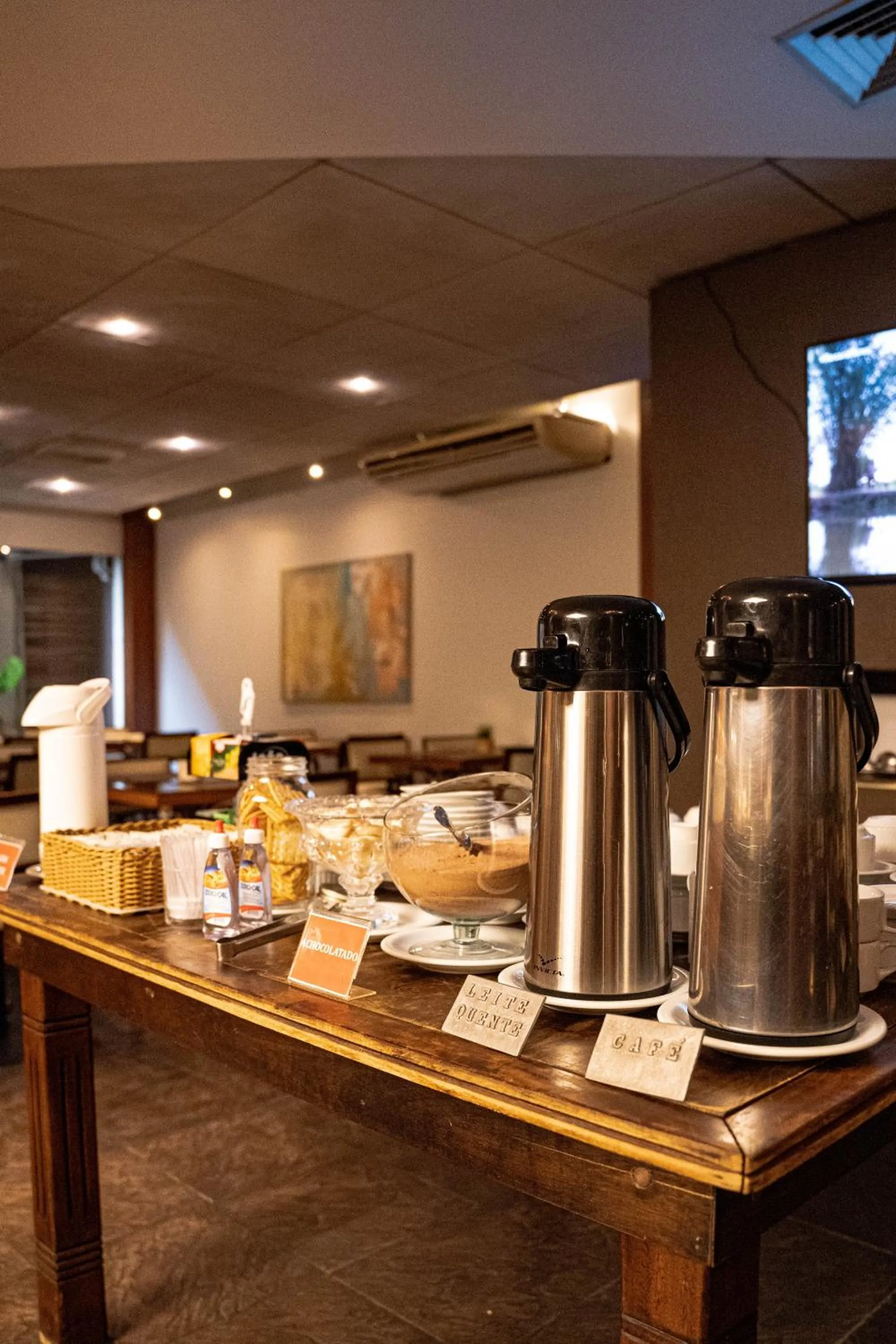 Restaurant/places to eat in Black Stream Hotel