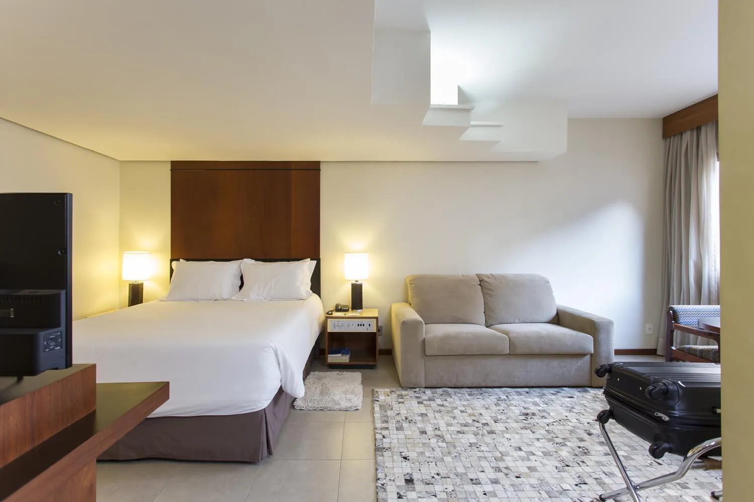 Photo of the whole room, Bed in Black Stream Hotel