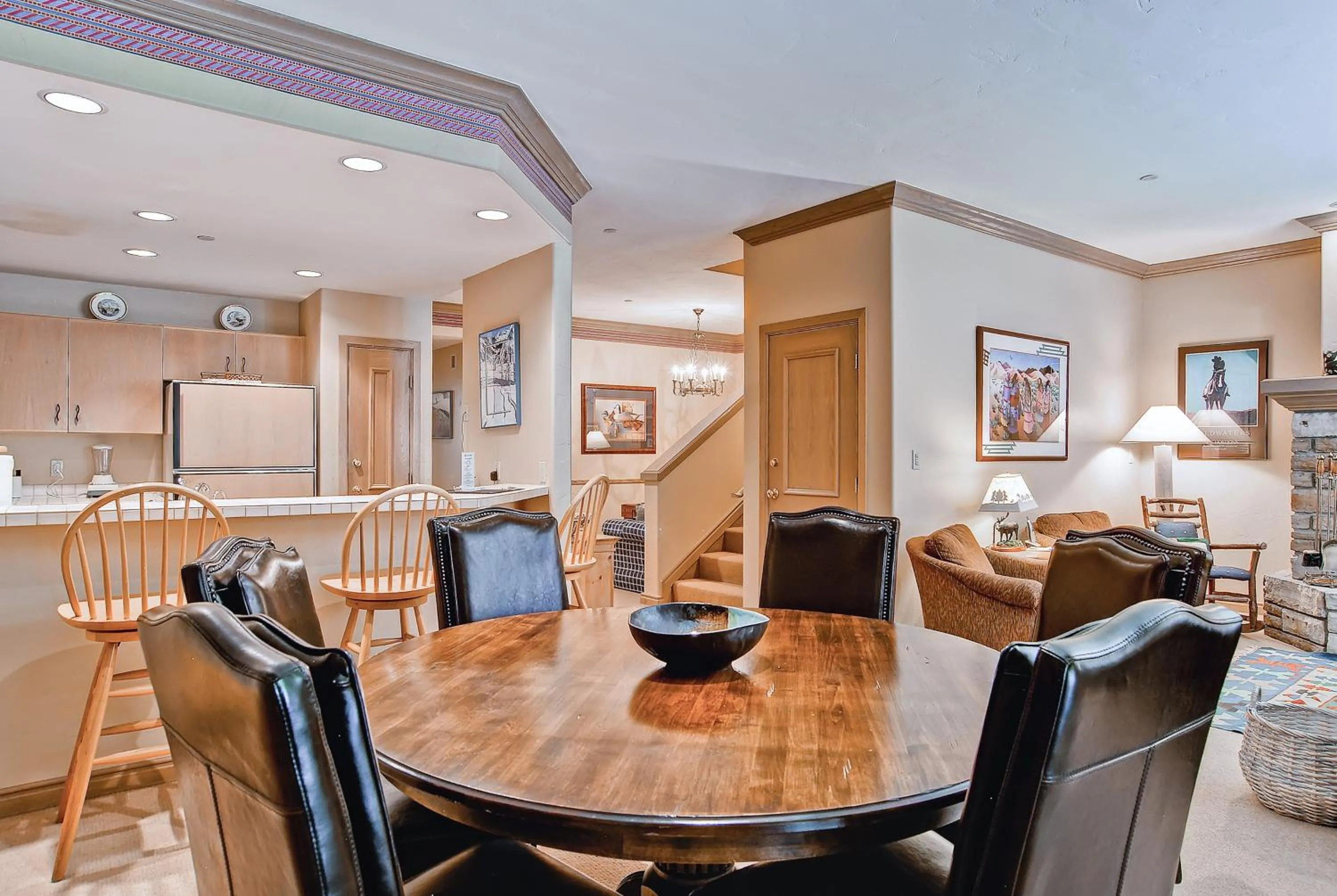 Dining Area in Highlands Lodge #107