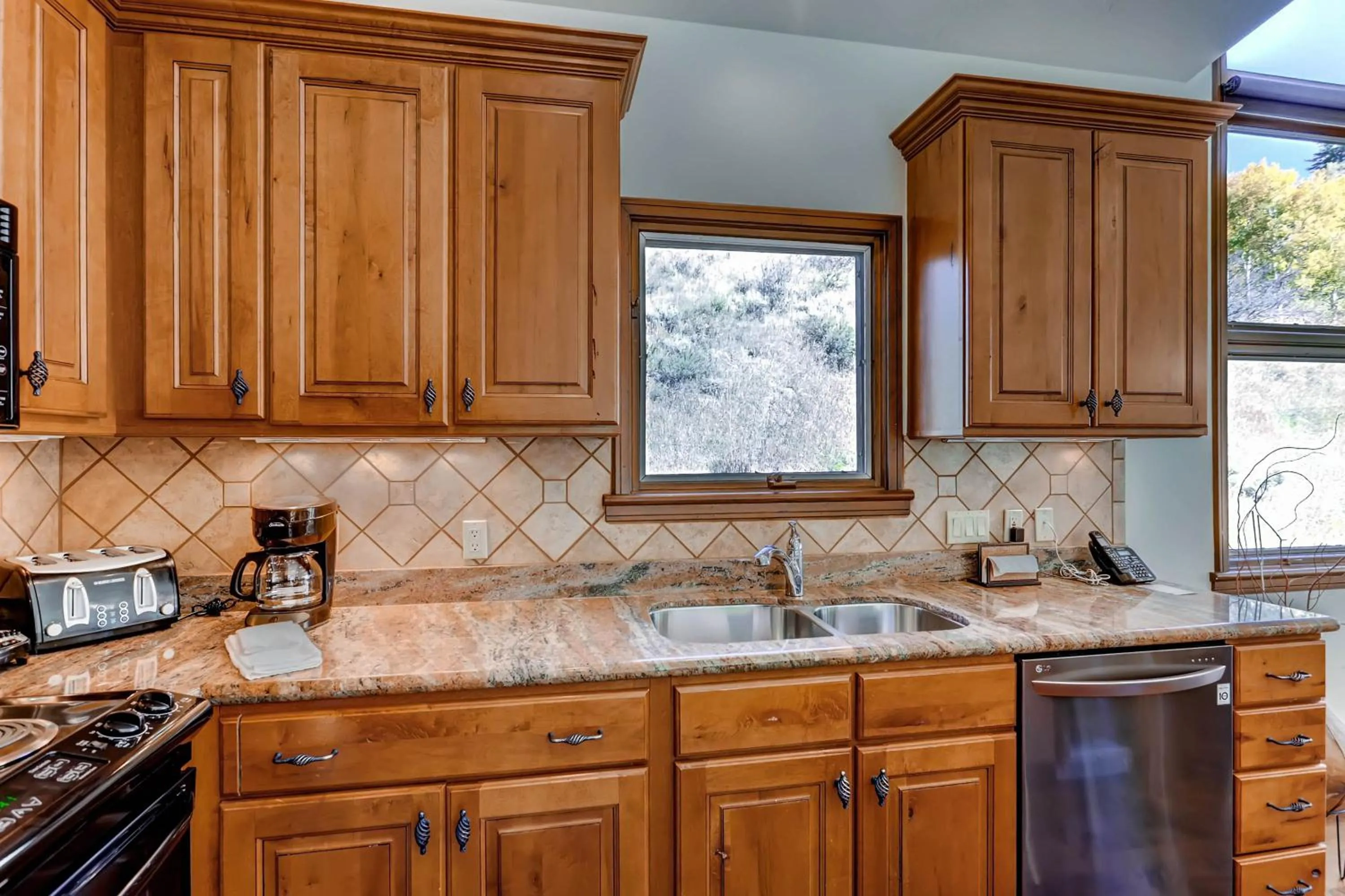 Kitchen/Kitchenette in Highlands Lodge #107