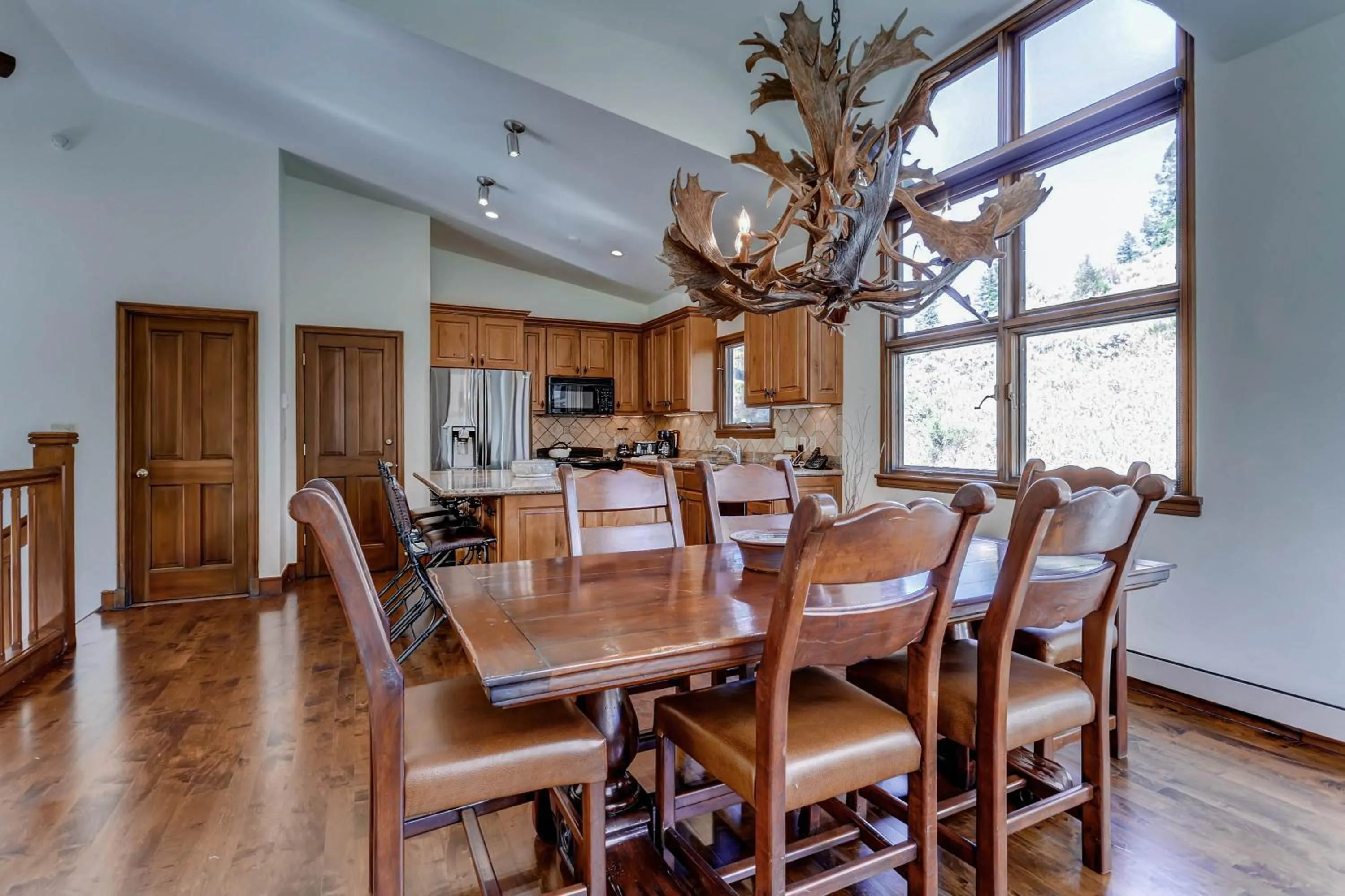 Restaurant/Places to Eat in Highlands Lodge #107