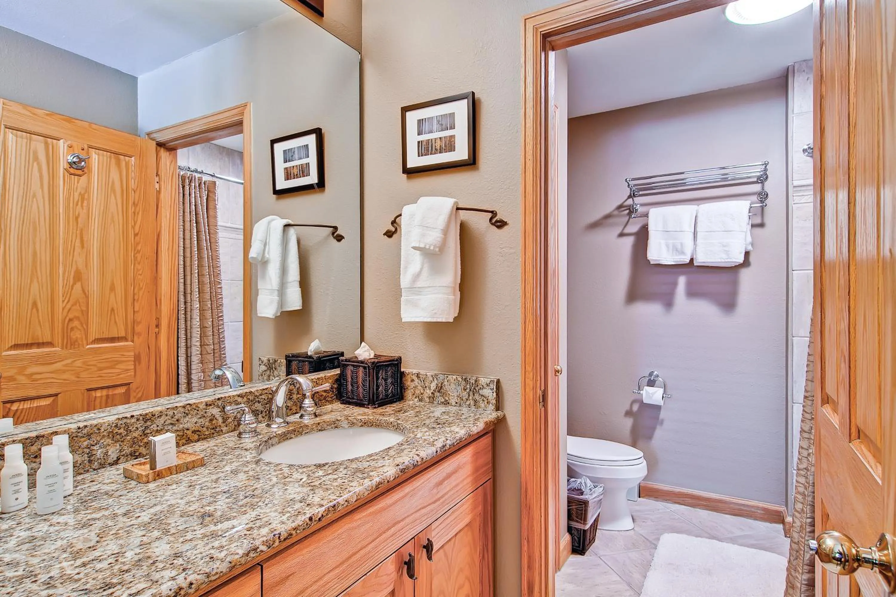 Bathroom in Highlands Lodge #107