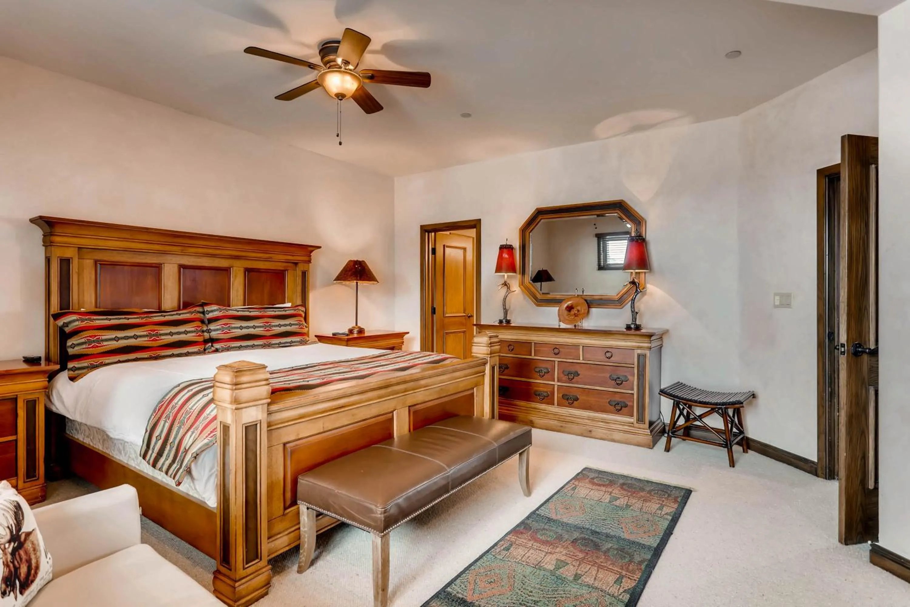 Bed in Highlands Lodge #107