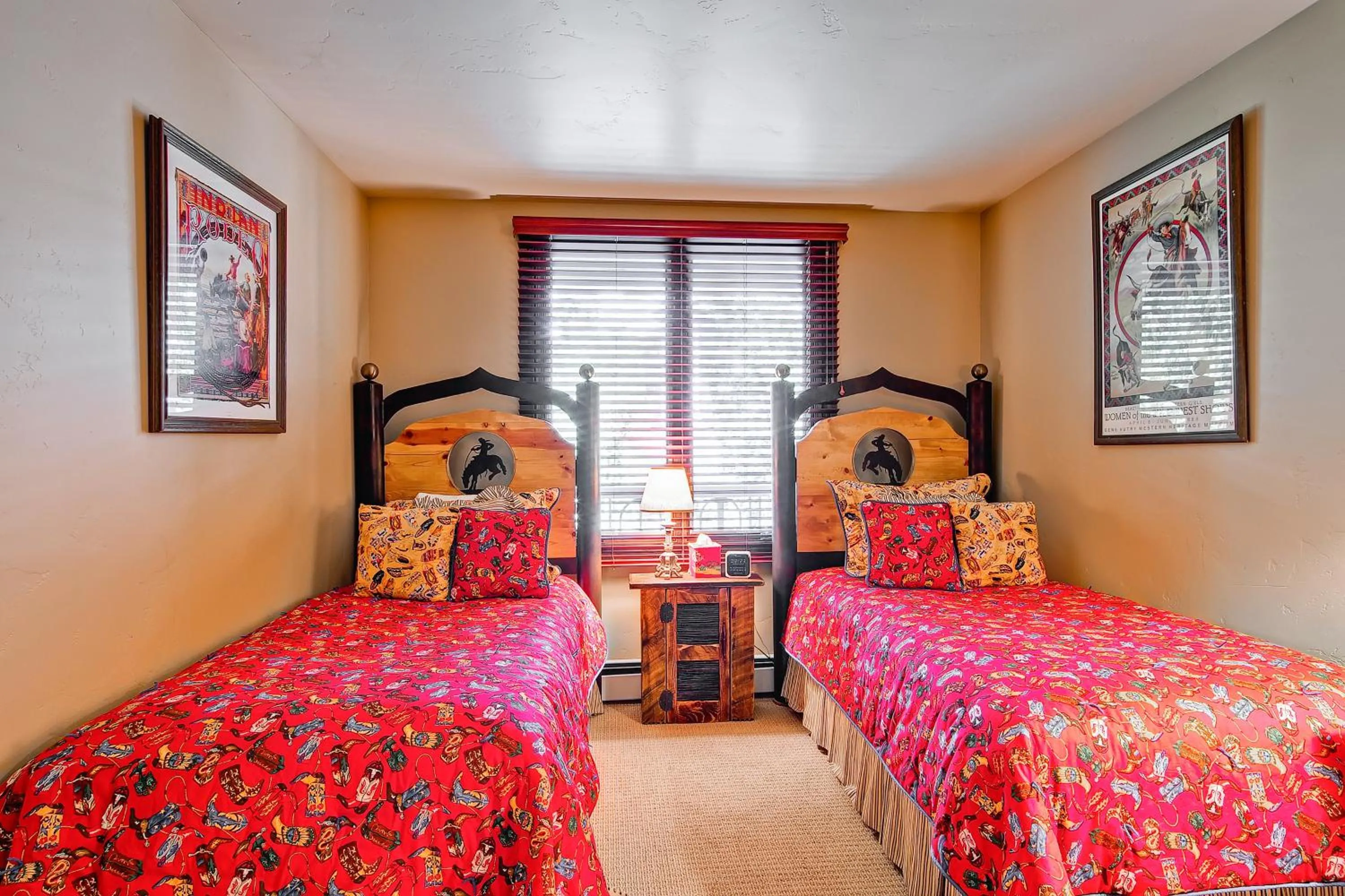 Bed in Highlands Lodge #107