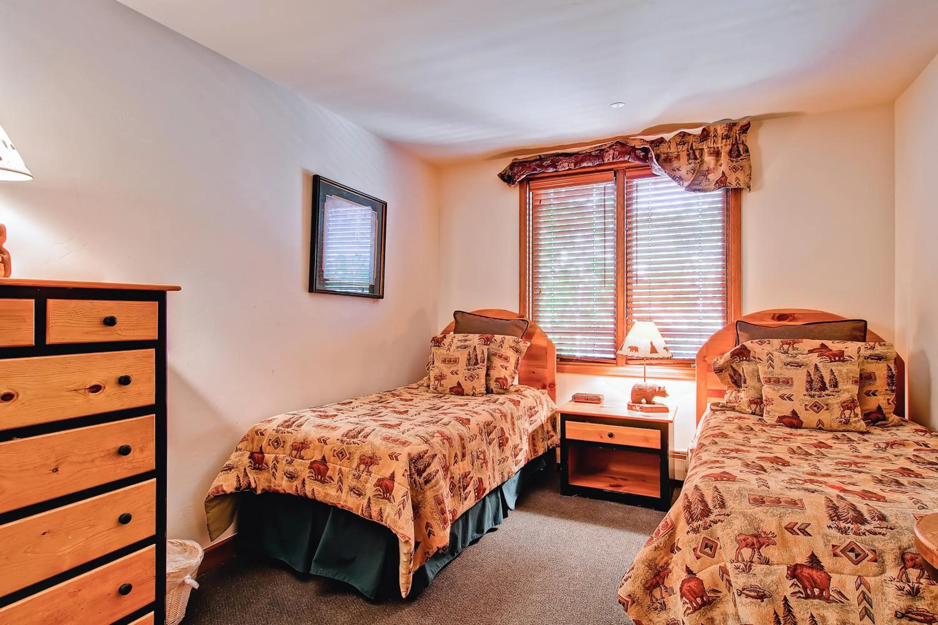 Bed in Highlands Lodge #107