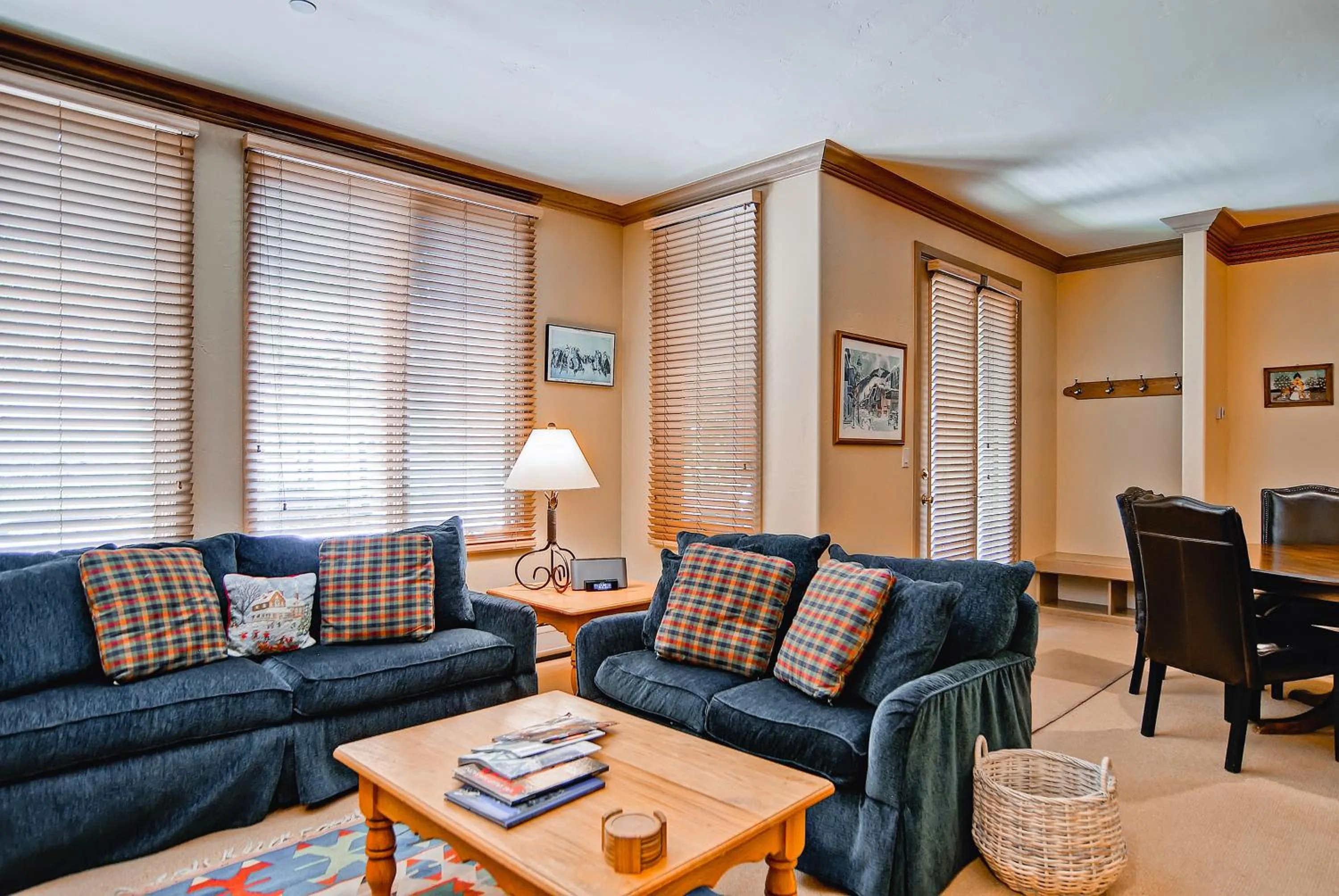 Seating Area in Highlands Lodge #107